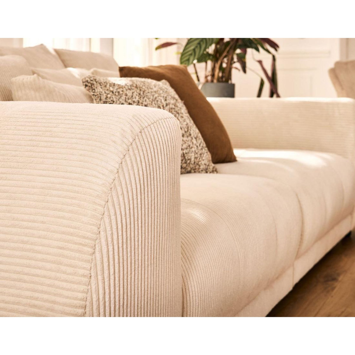 LISA DESIGN Amadora - canapé droit 4 places en velours côtelé