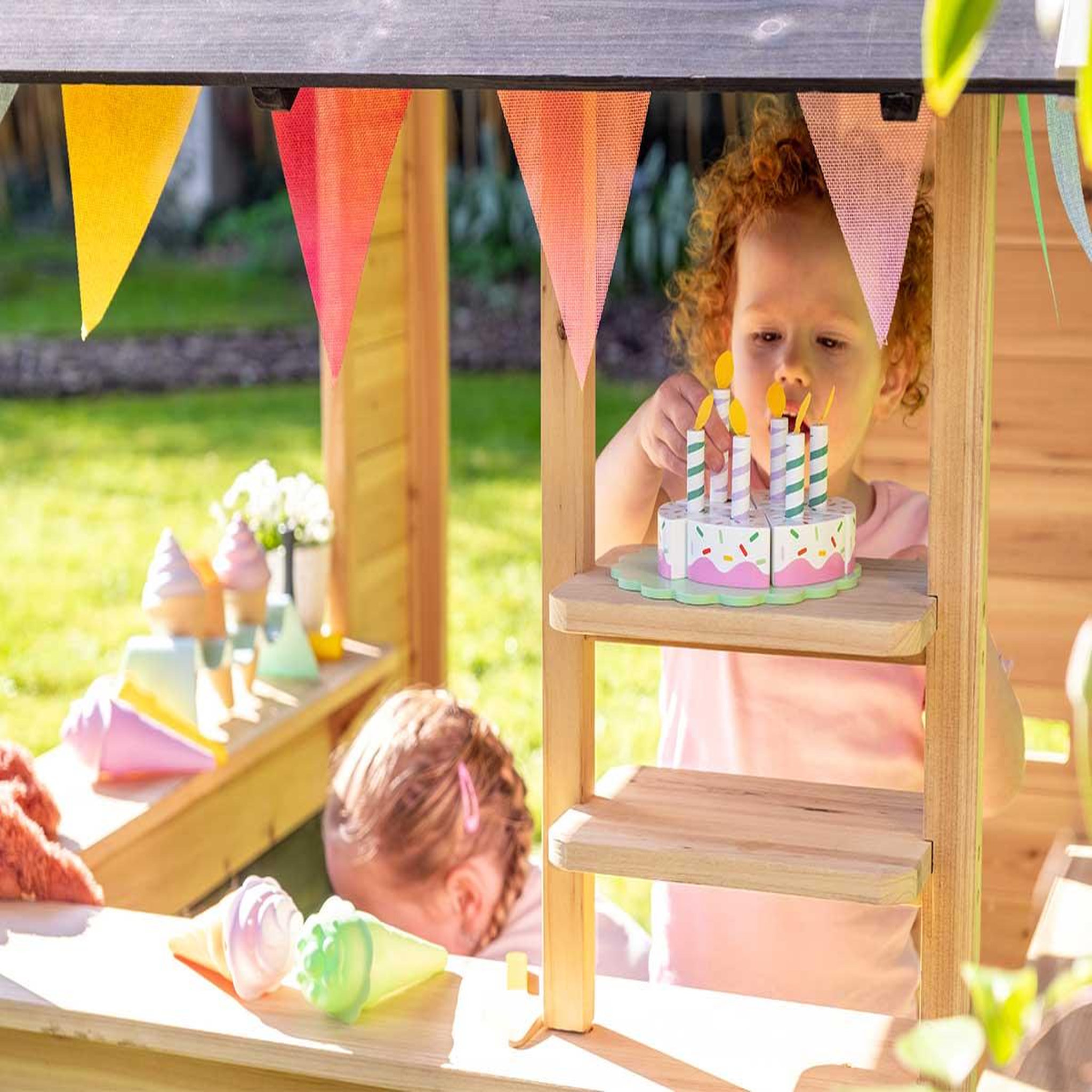 Voir la diapositive 5 : EXIT TOYS Maisonnette en bois pour enfants Hika - Exit Toys
