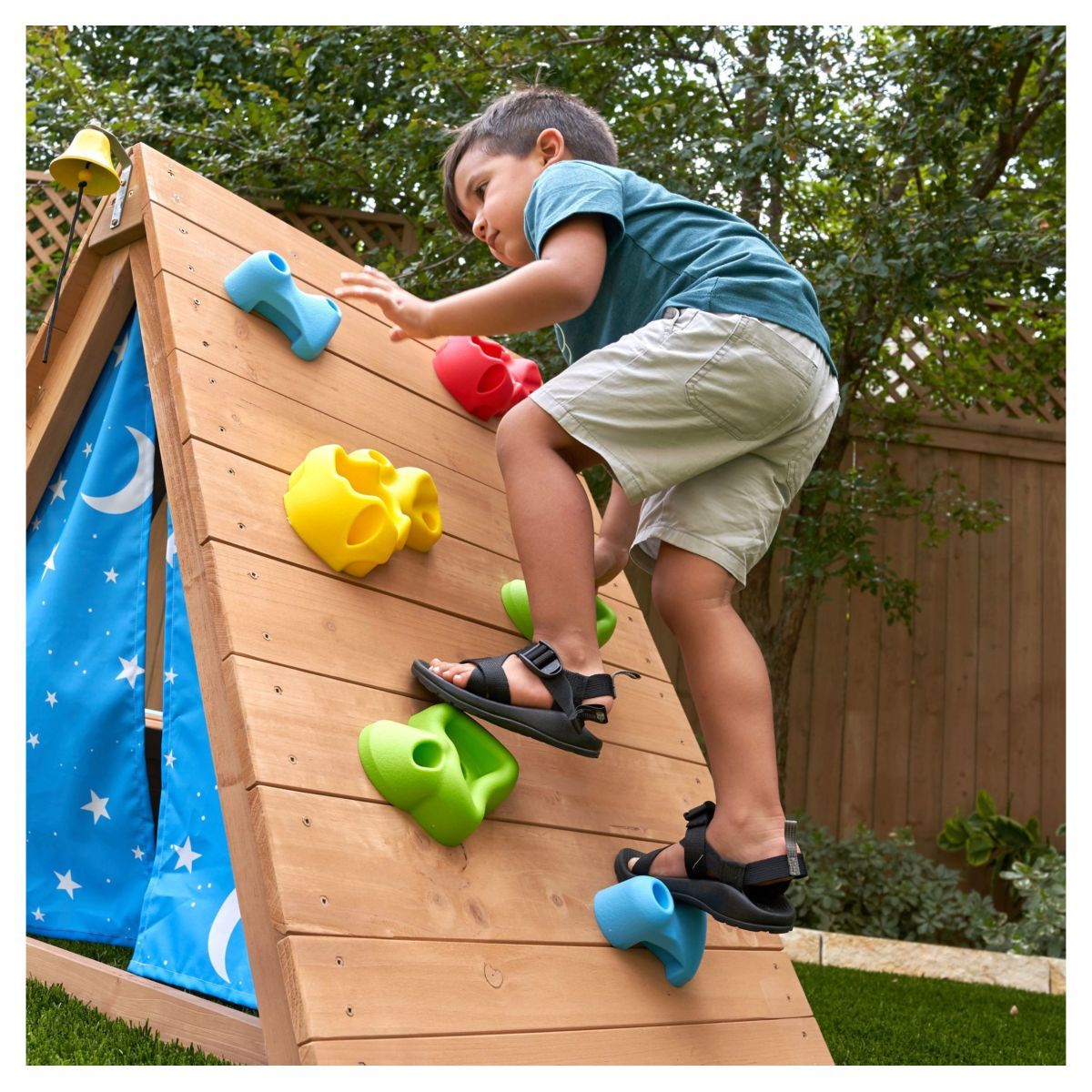 Kidkraft Cabane tipi de jardin bébé - Bois avec mur d'escalade - H91cm - TIPI 