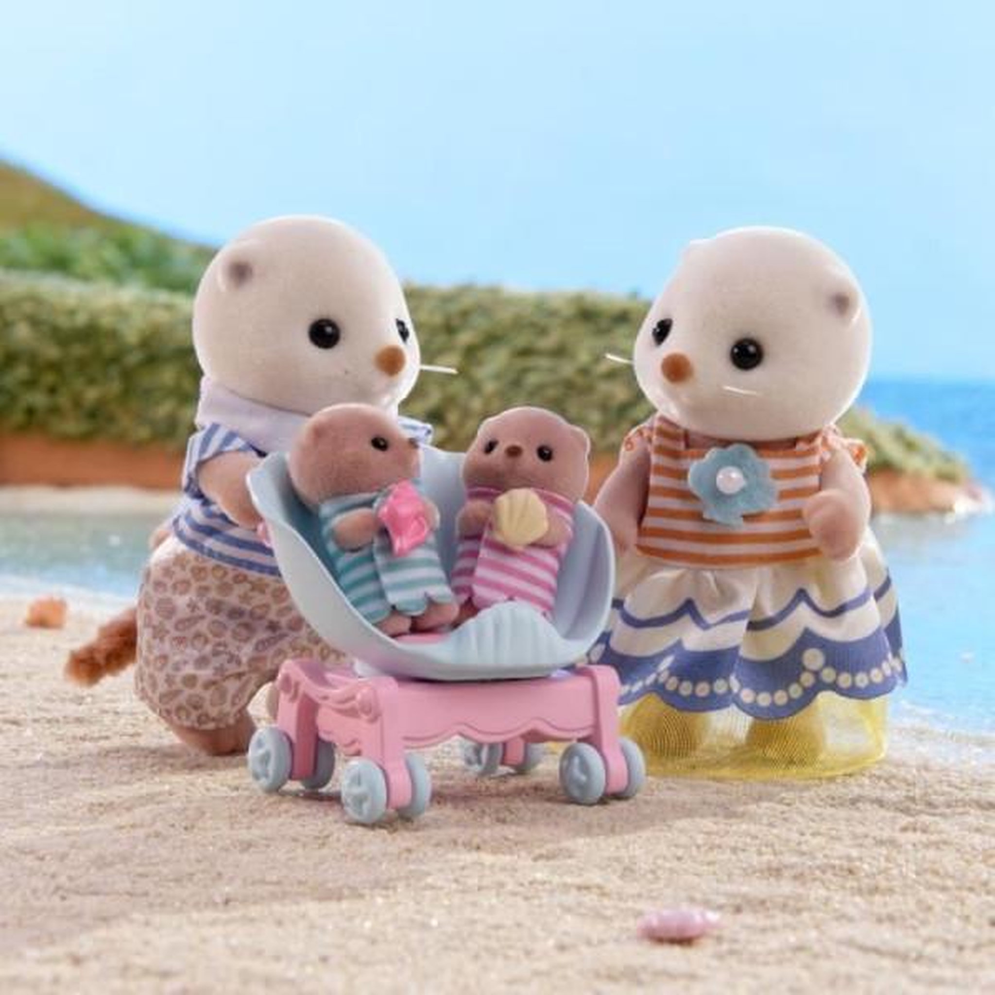 Voir la diapositive 2 : Sylvanian Families La famille Loutre de mer - SYLVANIAN FAMILIES - 5803