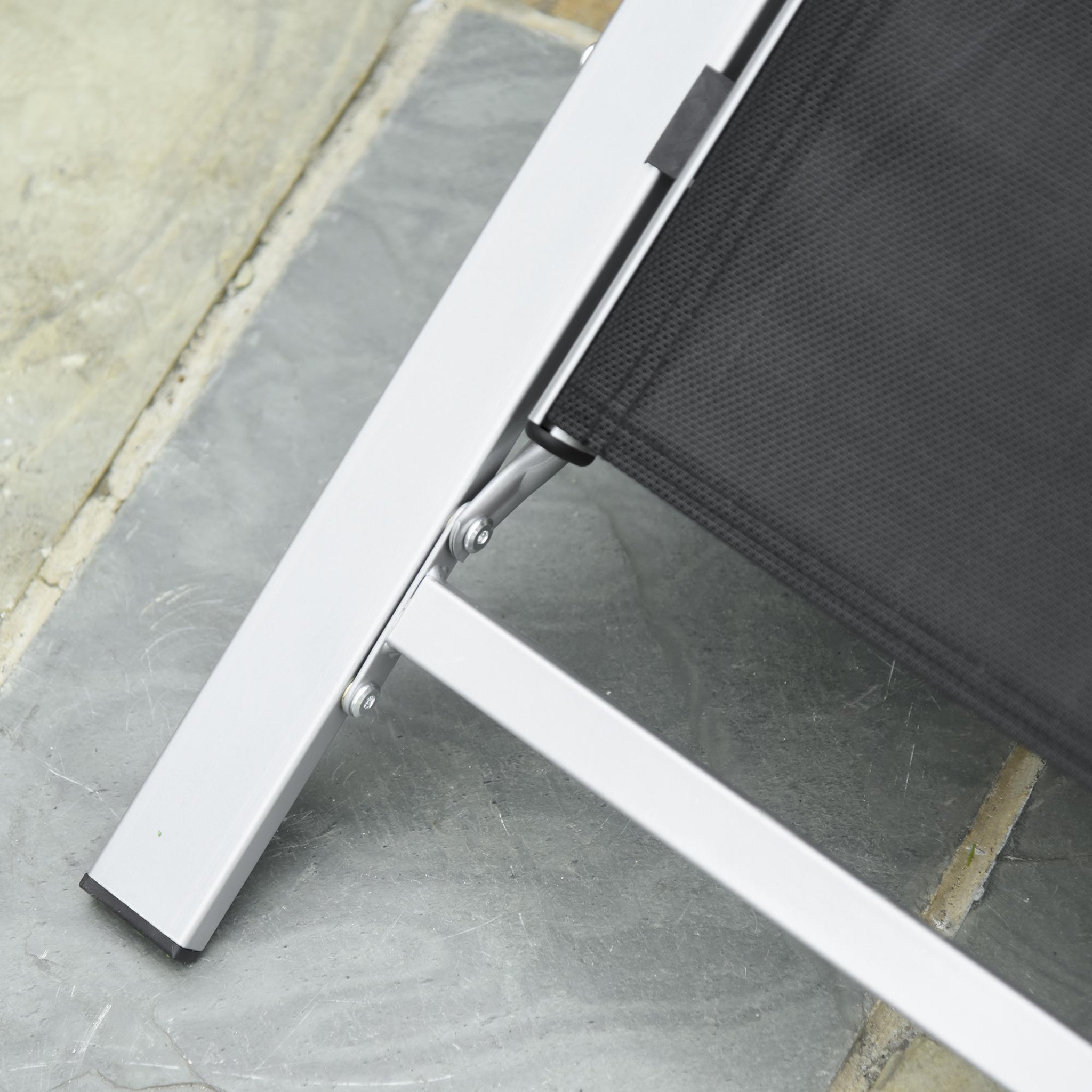 Voir la diapositive 5 : OUTSUNNY Lot de 2 bains de soleil design contemporain table basse plateau verre trempé métal époxy textilène gris foncé