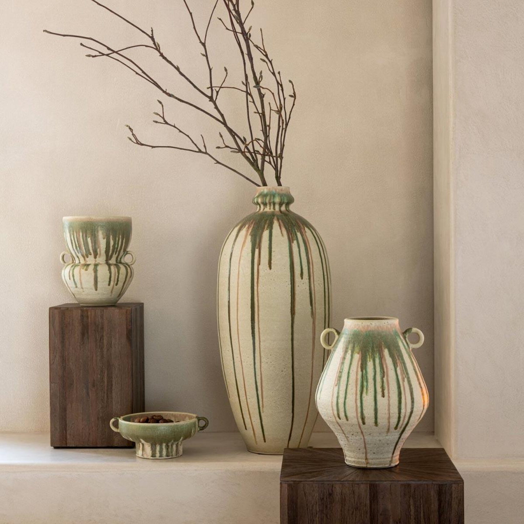 Voir la diapositive 2 : J-LINE Vase en céramique  oliveto  35cm beige & vert