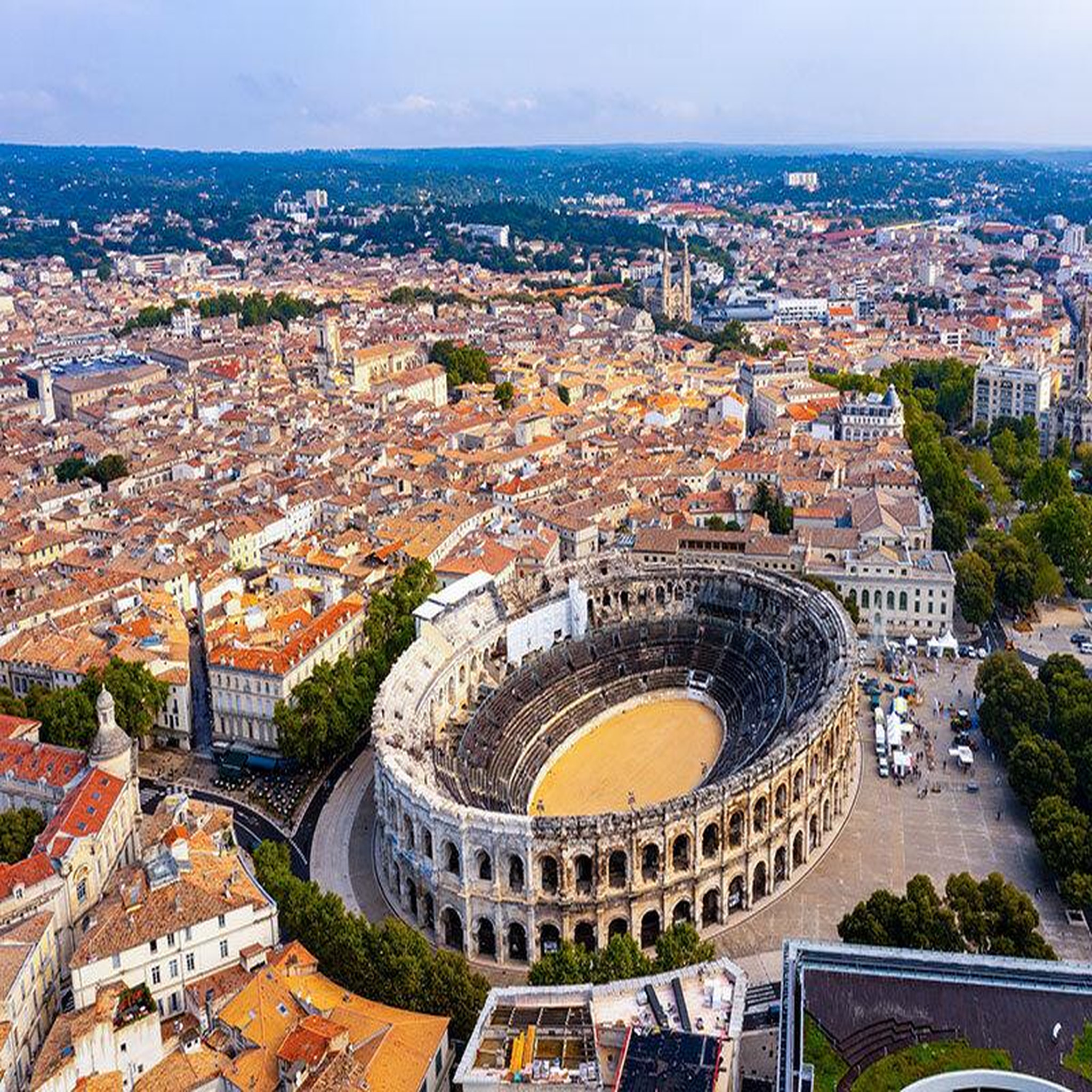 Voir la diapositive 3 : Smartbox Vol en hélicoptère de 20 min pour 2 personnes au-dessus de Nîmes et du pont du Gard - Coffret Cadeau Sport & Aventure