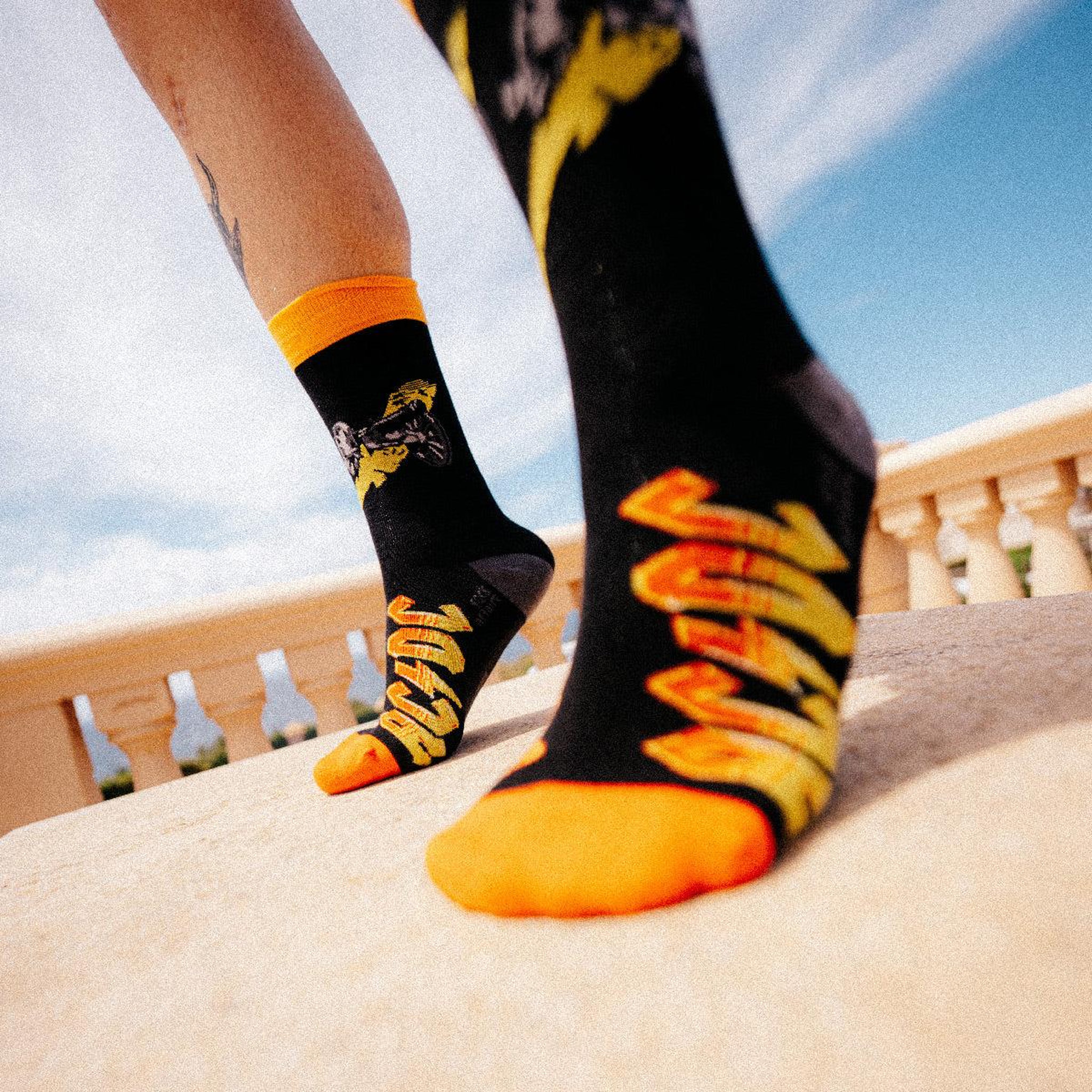 Voir la diapositive 4 : SOCK AFFAIRS Chaussettes ac/dc, for those about to rock
