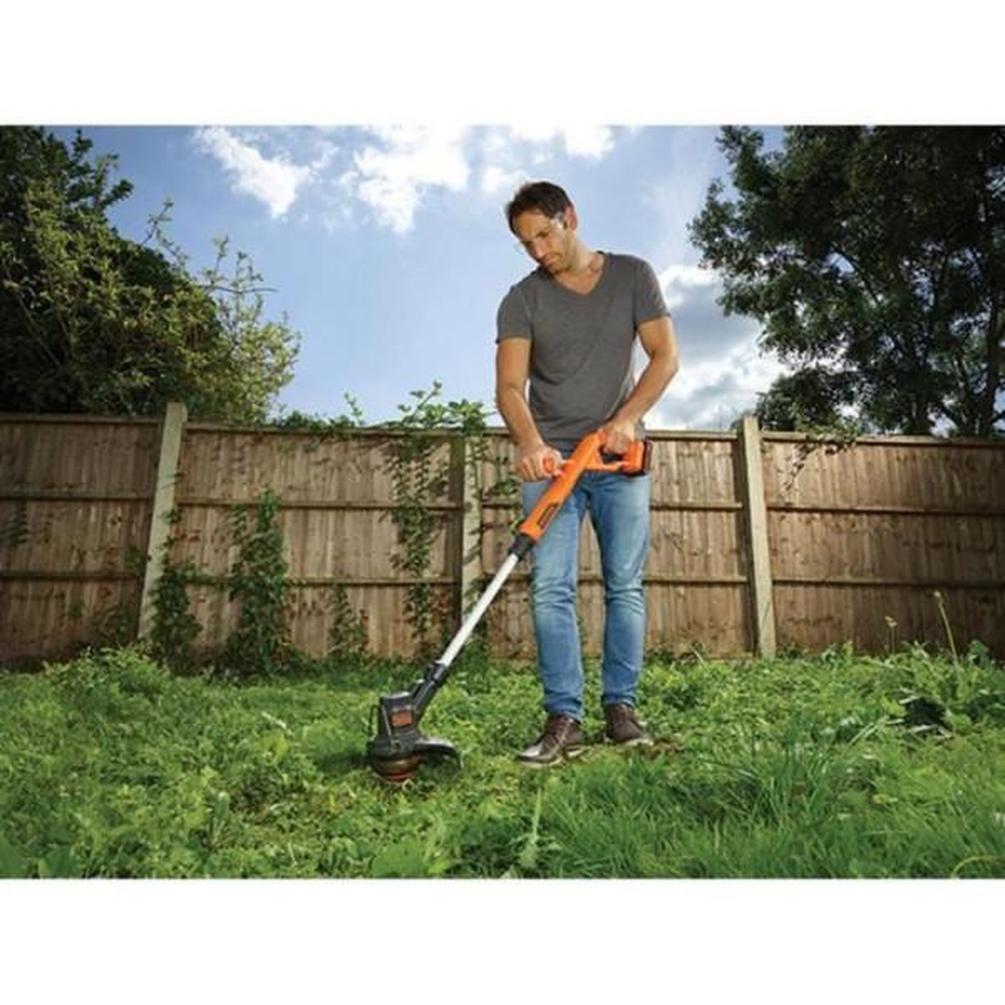 Voir la diapositive 3 : Black et Decker Coupe-bordure a batterie BLACK+DECKER - ST1823 - 18V - 25 cm