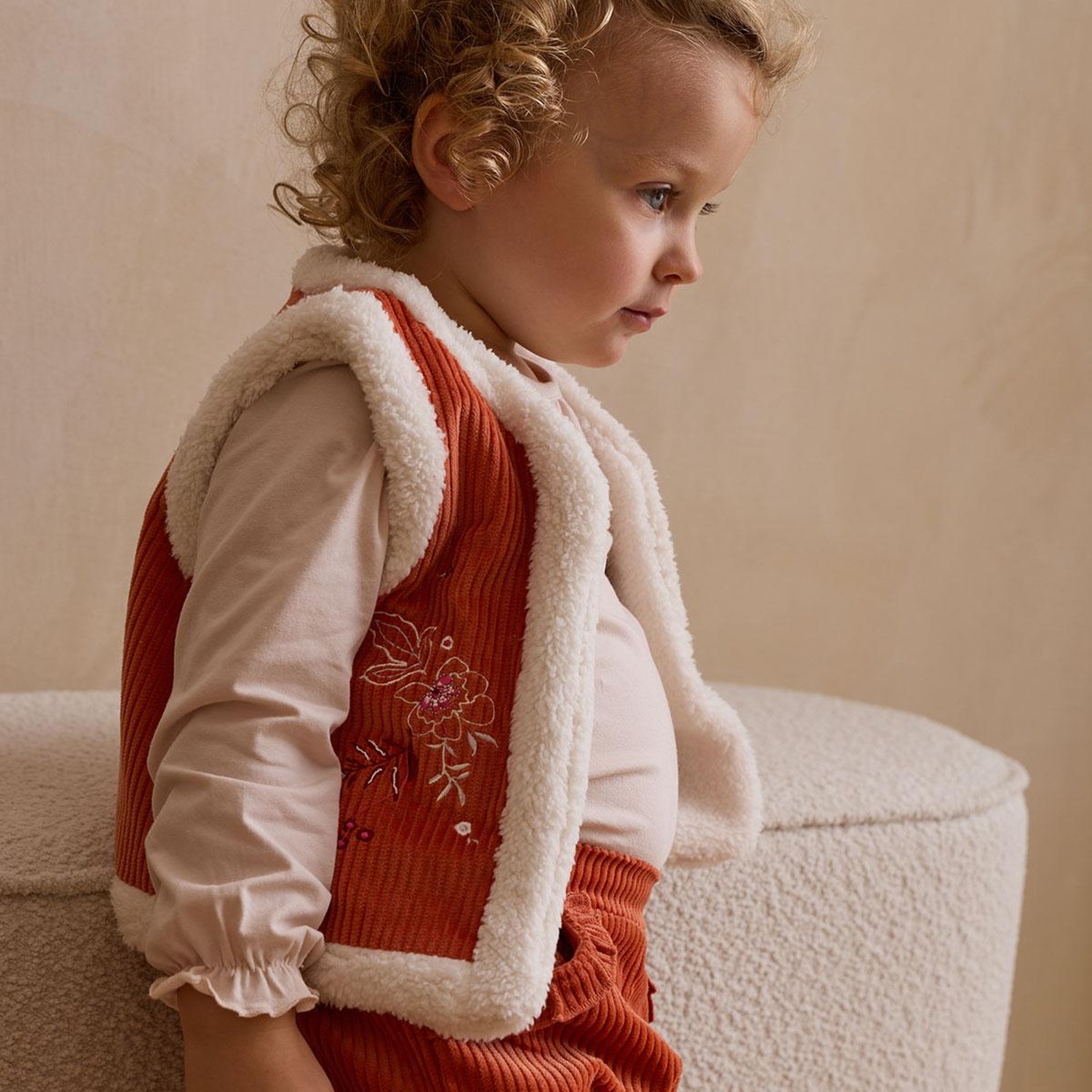 Voir la diapositive 4 : Petit Béguin Veste sans manches enfant réversible en velours côtelé manouk