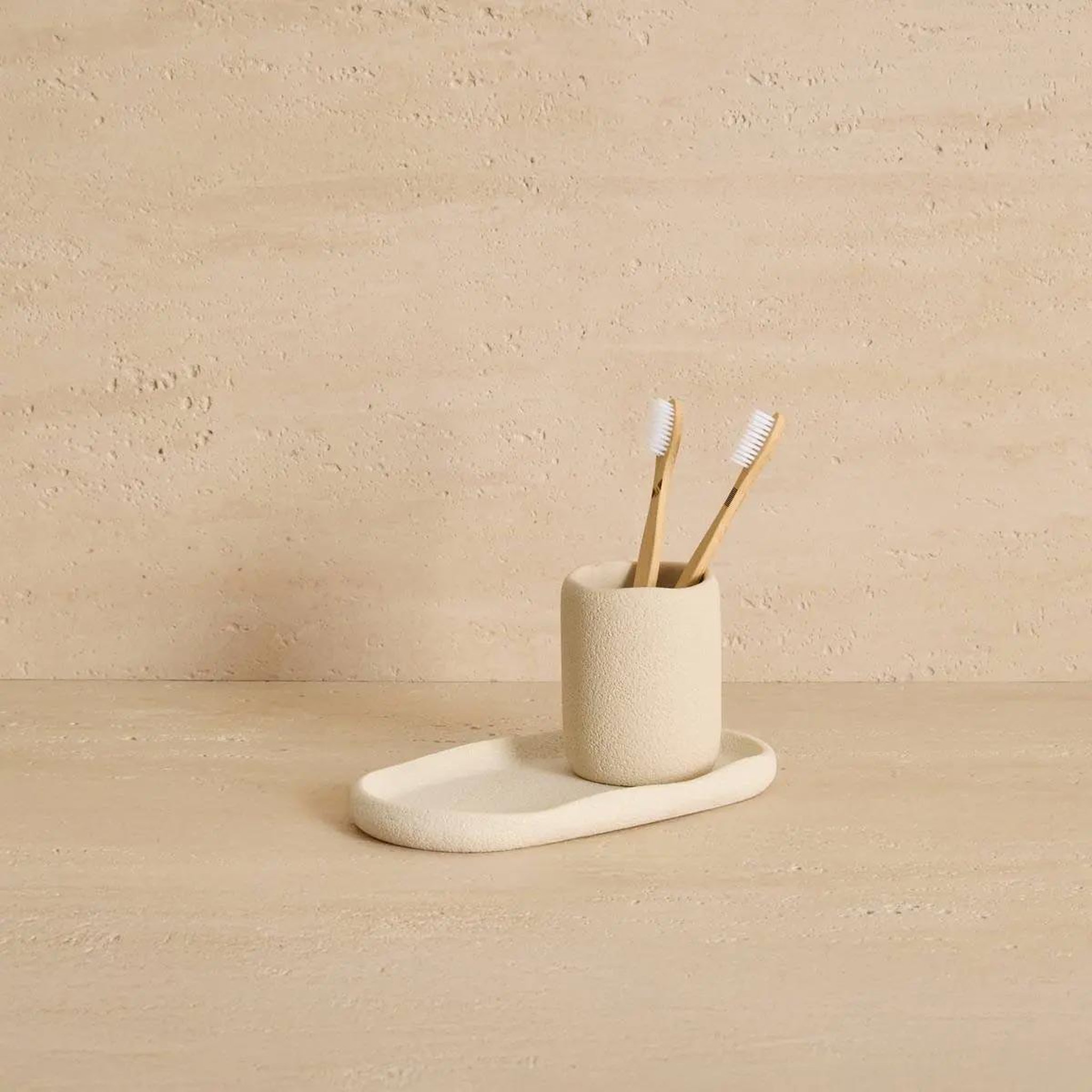 Voir la diapositive 2 : FIVE Gobelet brosse à dents en résine  olea  9cm beige