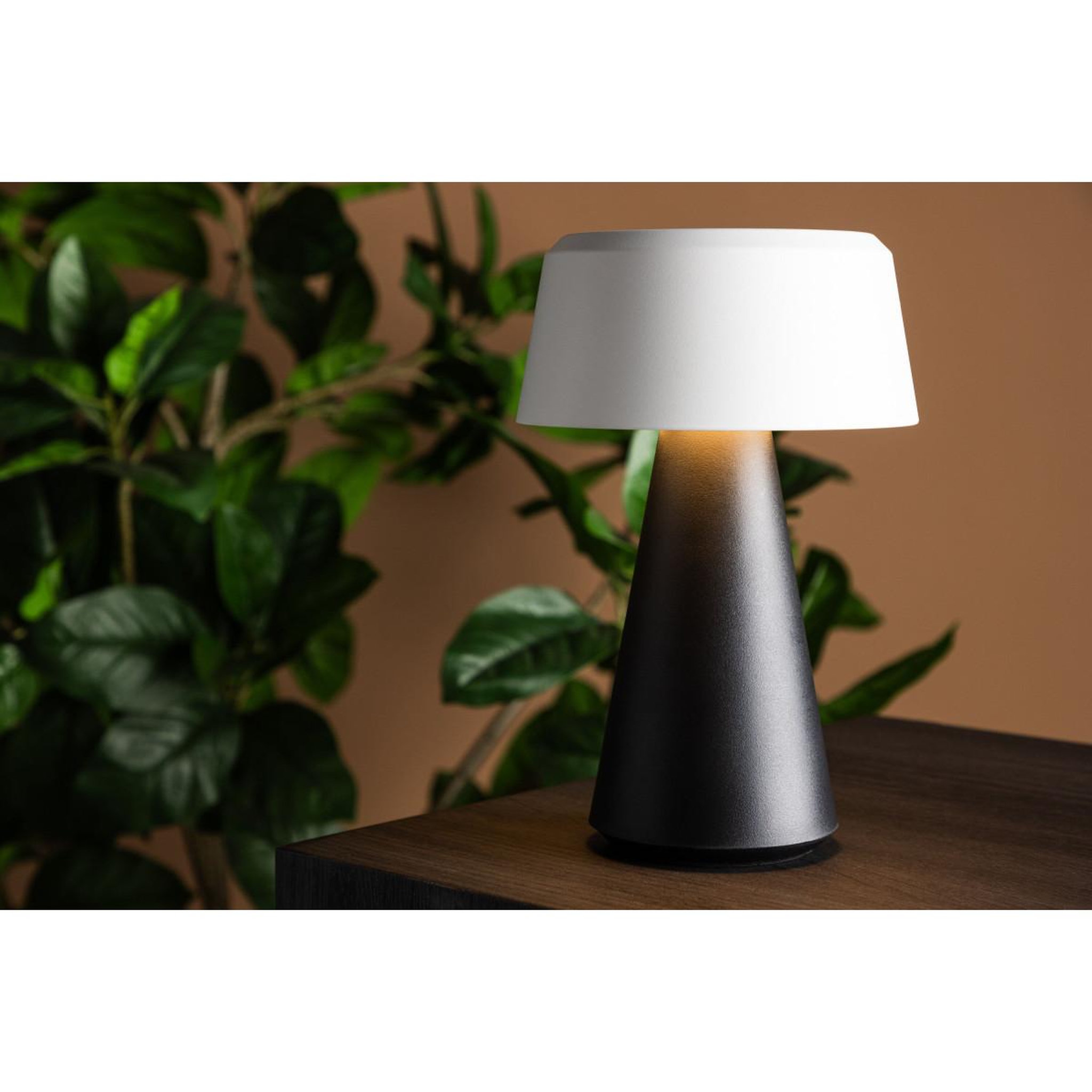 Voir la diapositive 5 : Paris Prix Lampe à poser d'extérieur led  stratford  23cm noir