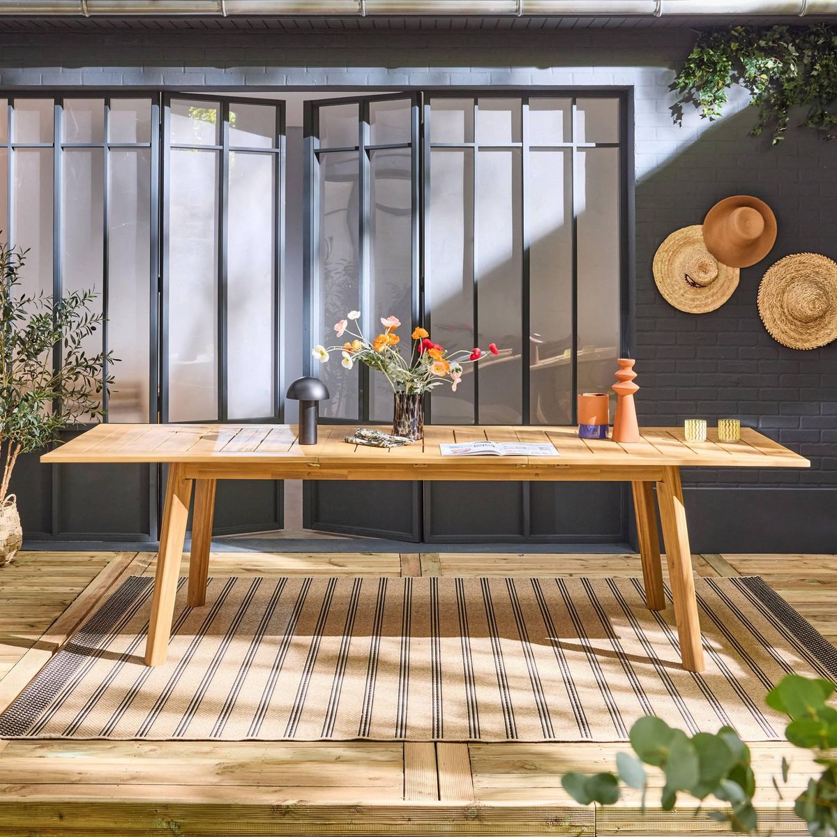 SWEEEK Table de jardin PALENA en bois d'acacia. 10 places. 275 x 100 x 75 cm