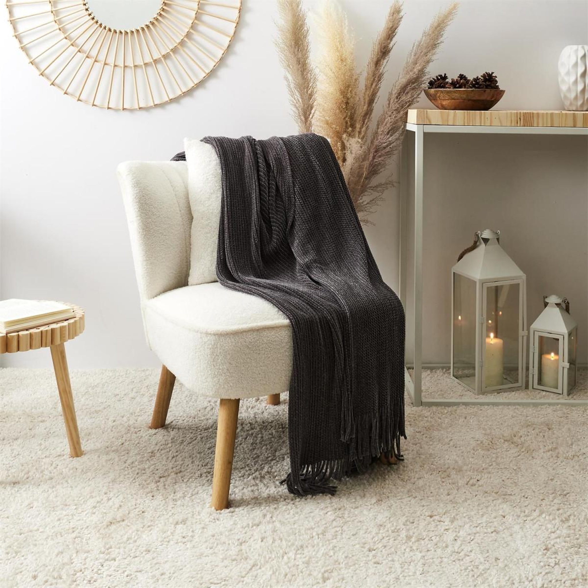 Voir la diapositive 6 : The Home Deco Factory Plaid chenille  franges  120x150cm gris