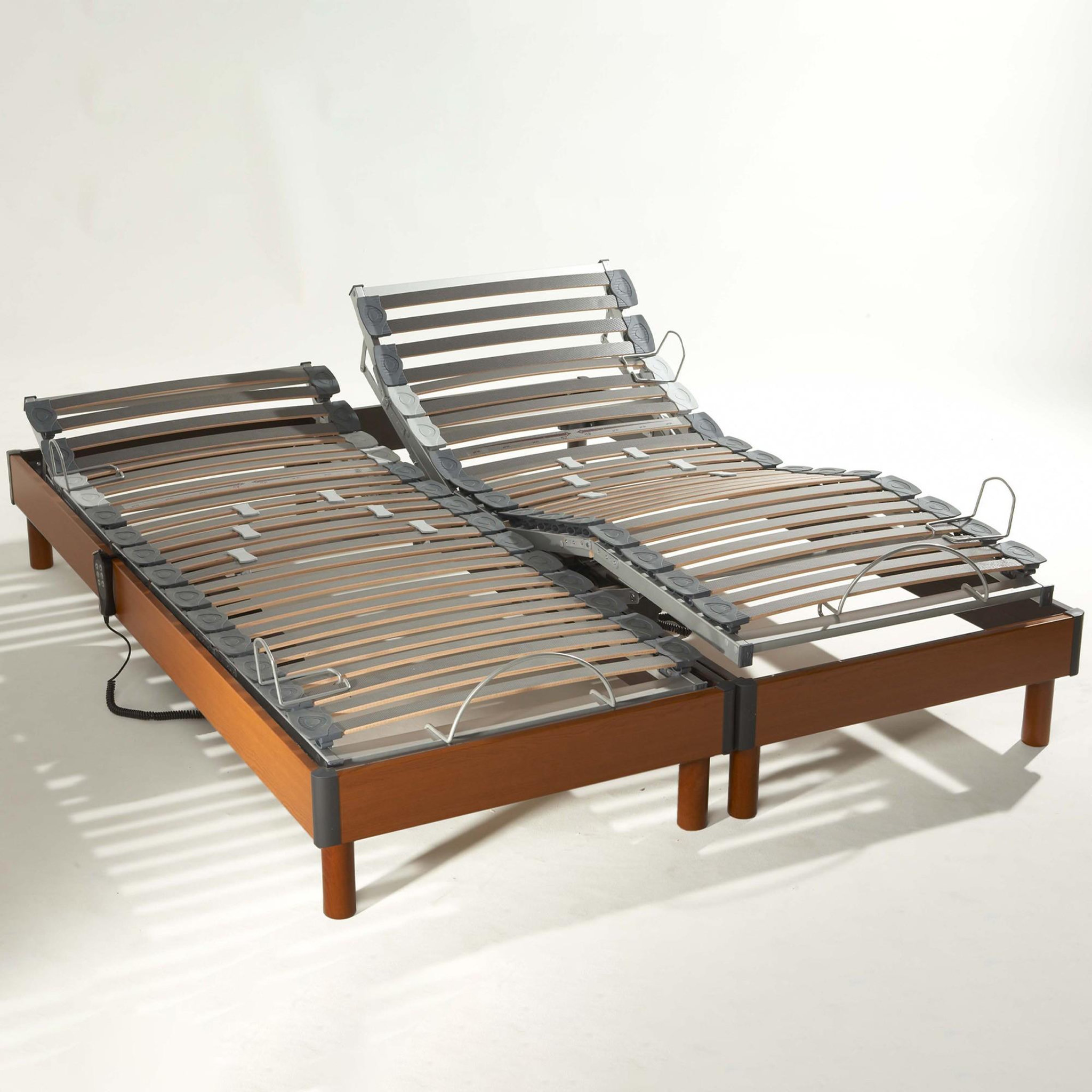 Voir la diapositive 3 : IDLITERIE Ensemble relaxation ressorts + sommier avec réglage fermeté au niveau lombaire 2x80x200