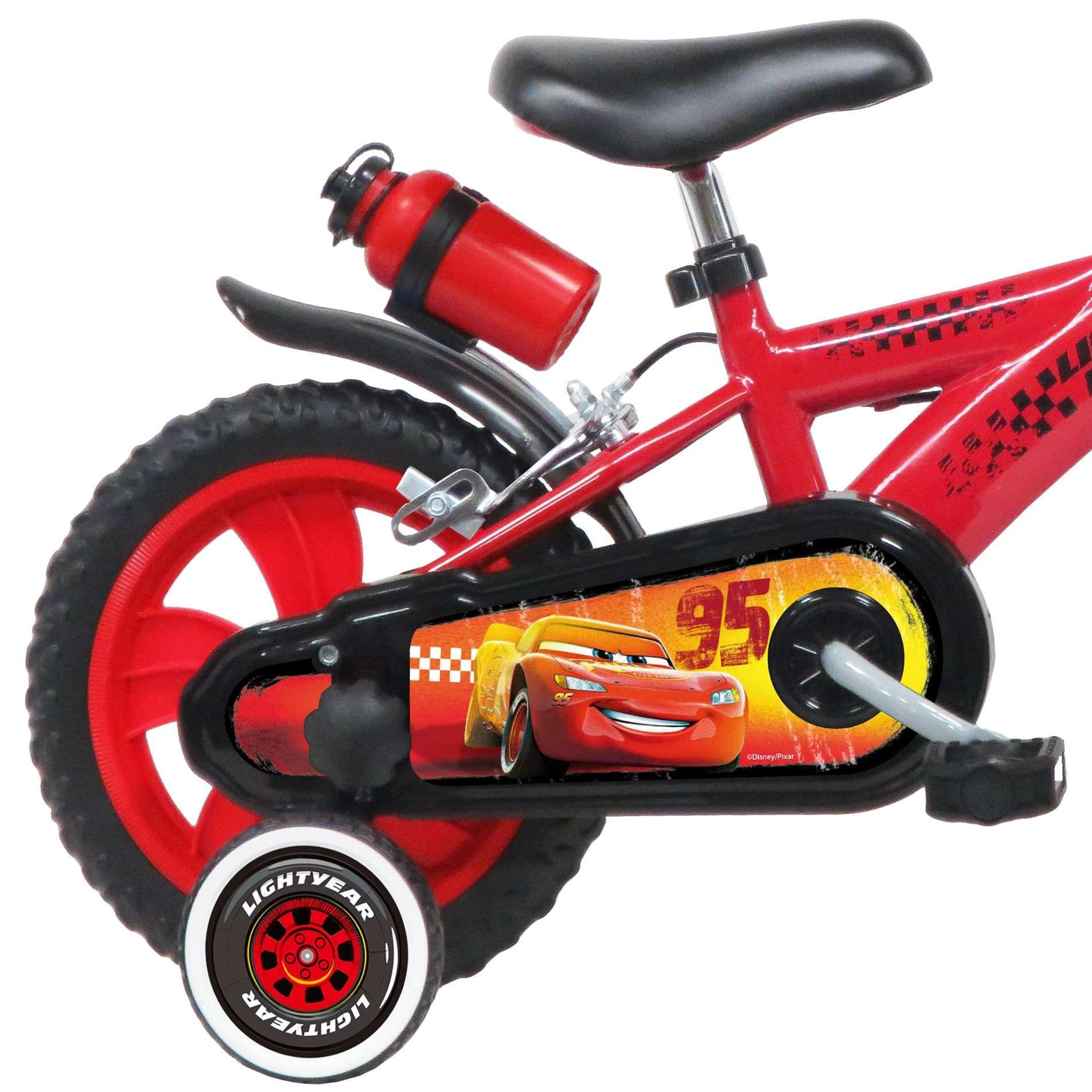 Voir la diapositive 2 : Disney Cars Vélo enfant - Modèle 12'' Cars pour enfant de 85/100 cm avec stabilisateurs - Plaque décorative avant - Porte bidon - 2 freins et roues à bâtons