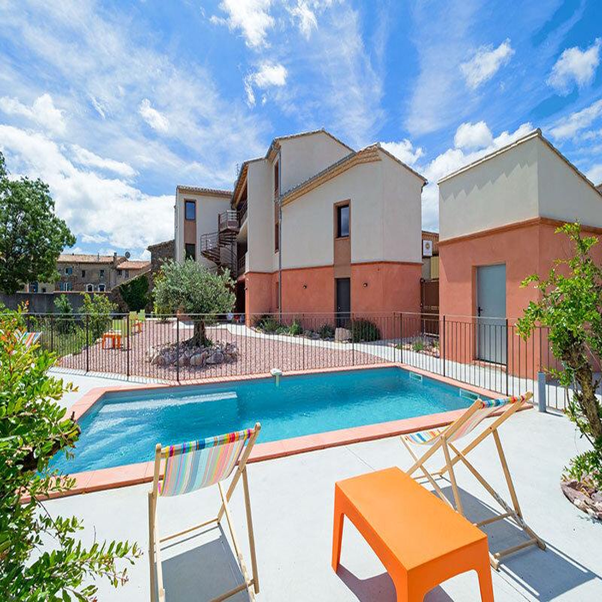 Voir la diapositive 4 : Smartbox 2 jours au soleil en famille dans un hôtel avec piscine près de carcassonne - coffret cadeau séjour