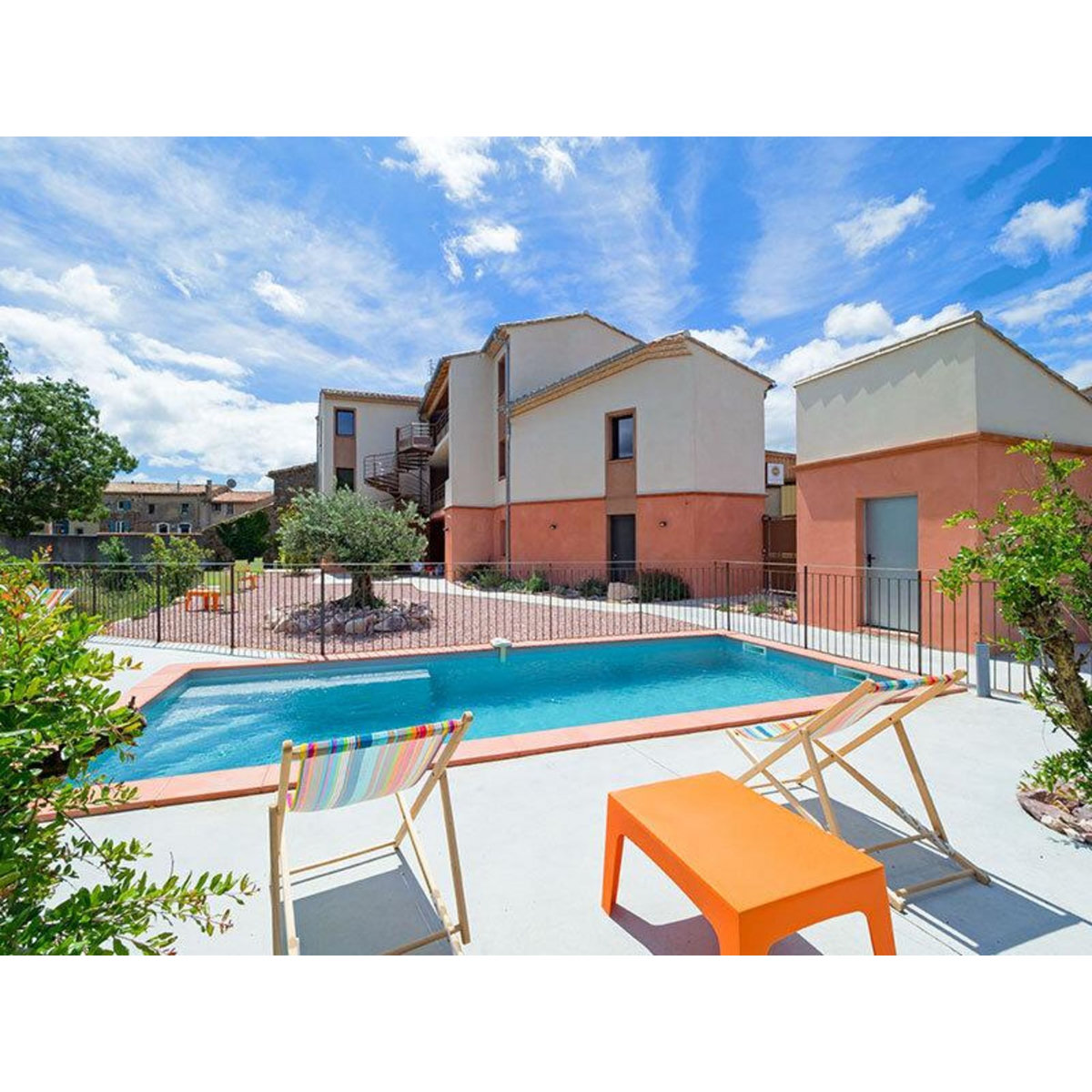 Smartbox 2 jours au soleil en famille dans un hôtel avec piscine près de Carcassonne - Coffret Cadeau Séjour