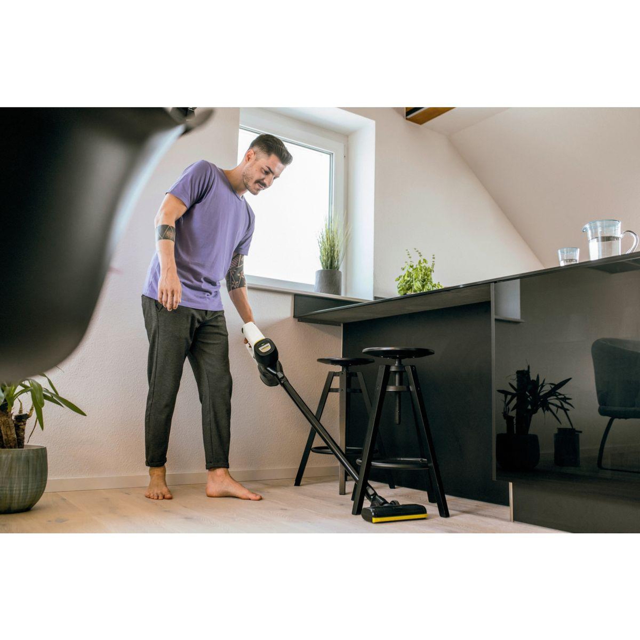Voir la diapositive 2 : KARCHER Aspirateur balai VC 4 Cordless myHome white