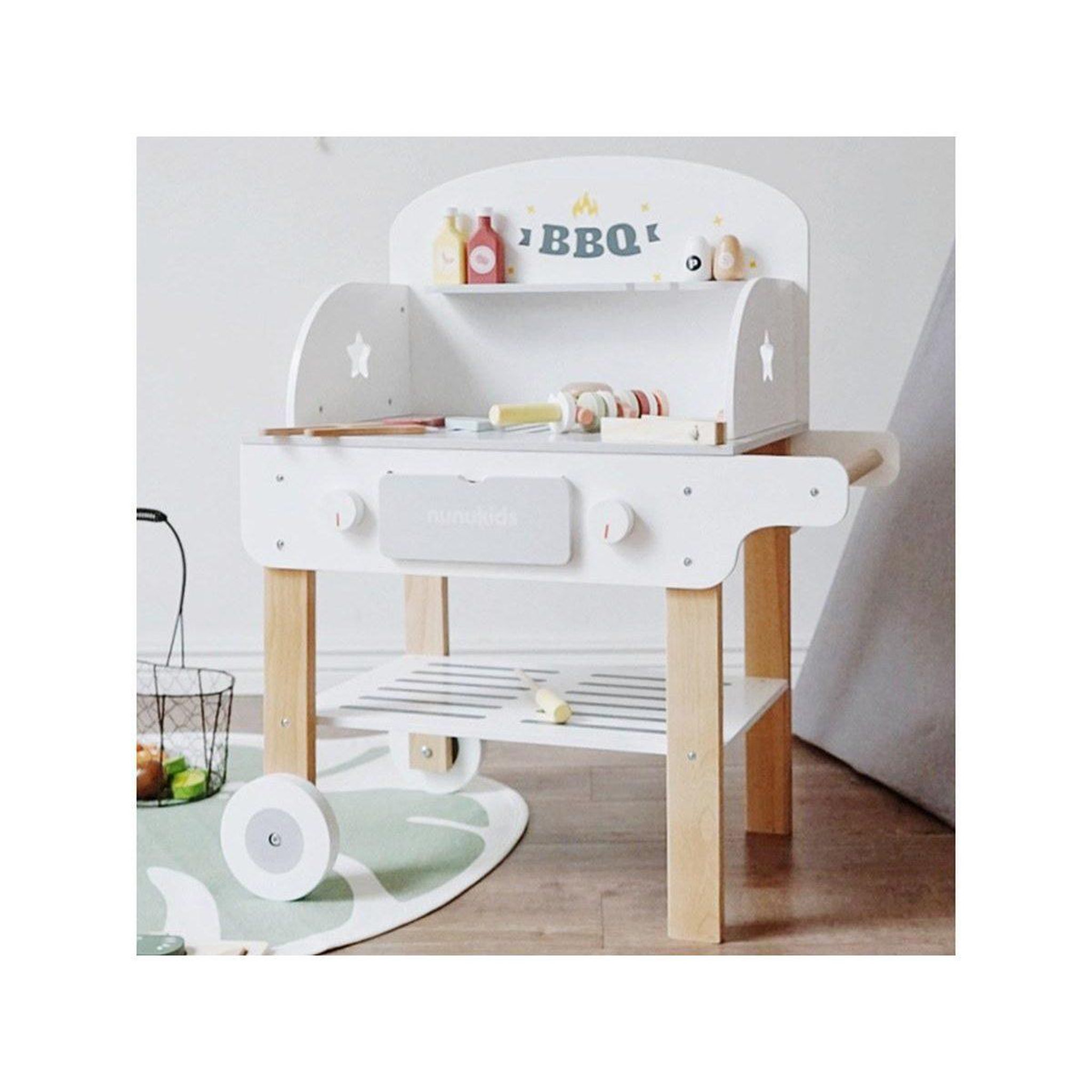 Voir la diapositive 5 : 1001JOUETS Barbecue en Bois - Avec Accessoires - 75 cm