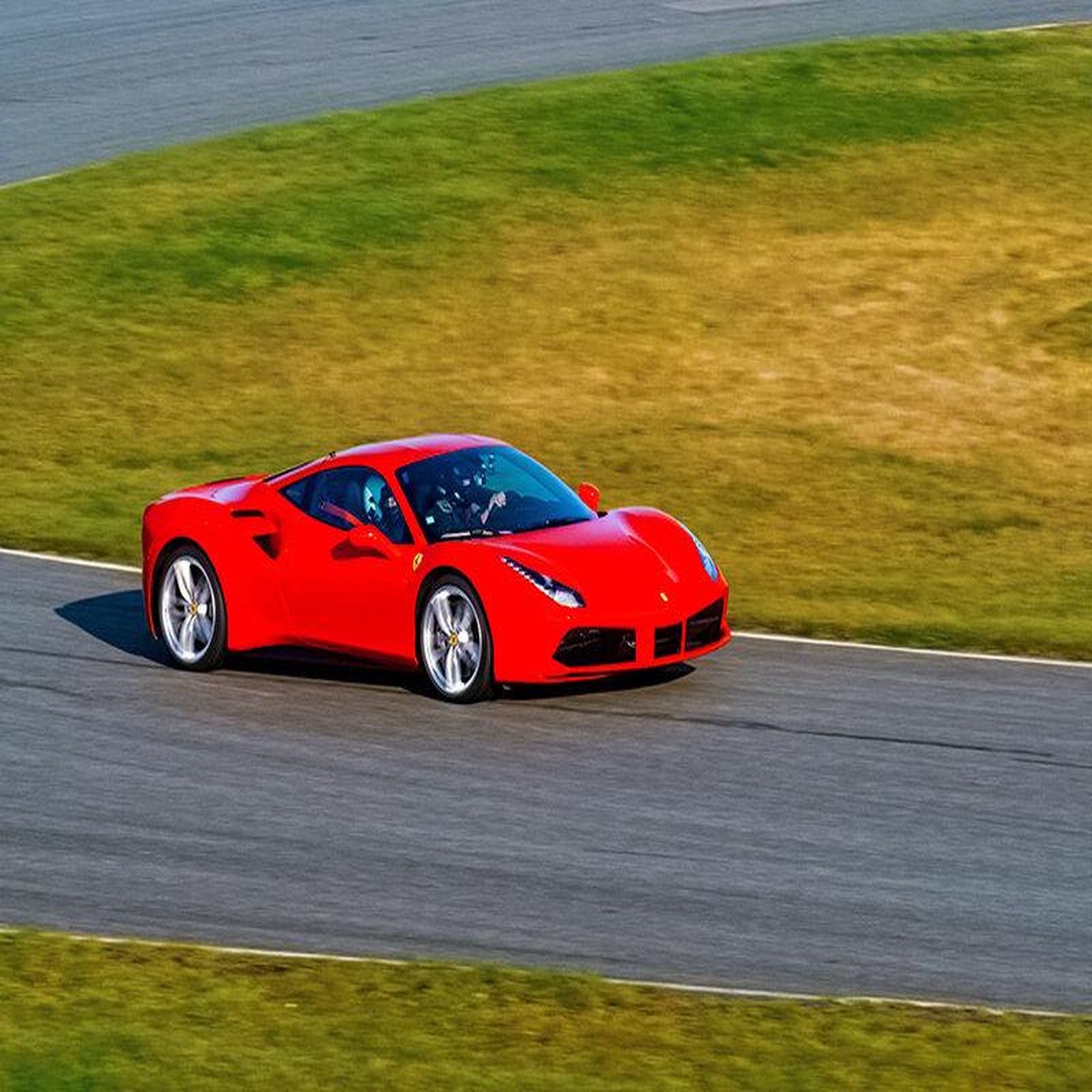 Voir la diapositive 3 : Smartbox Stage de pilotage : 2 tours sur le circuit de haute saintonge en ferrari 488 - coffret cadeau sport & aventure