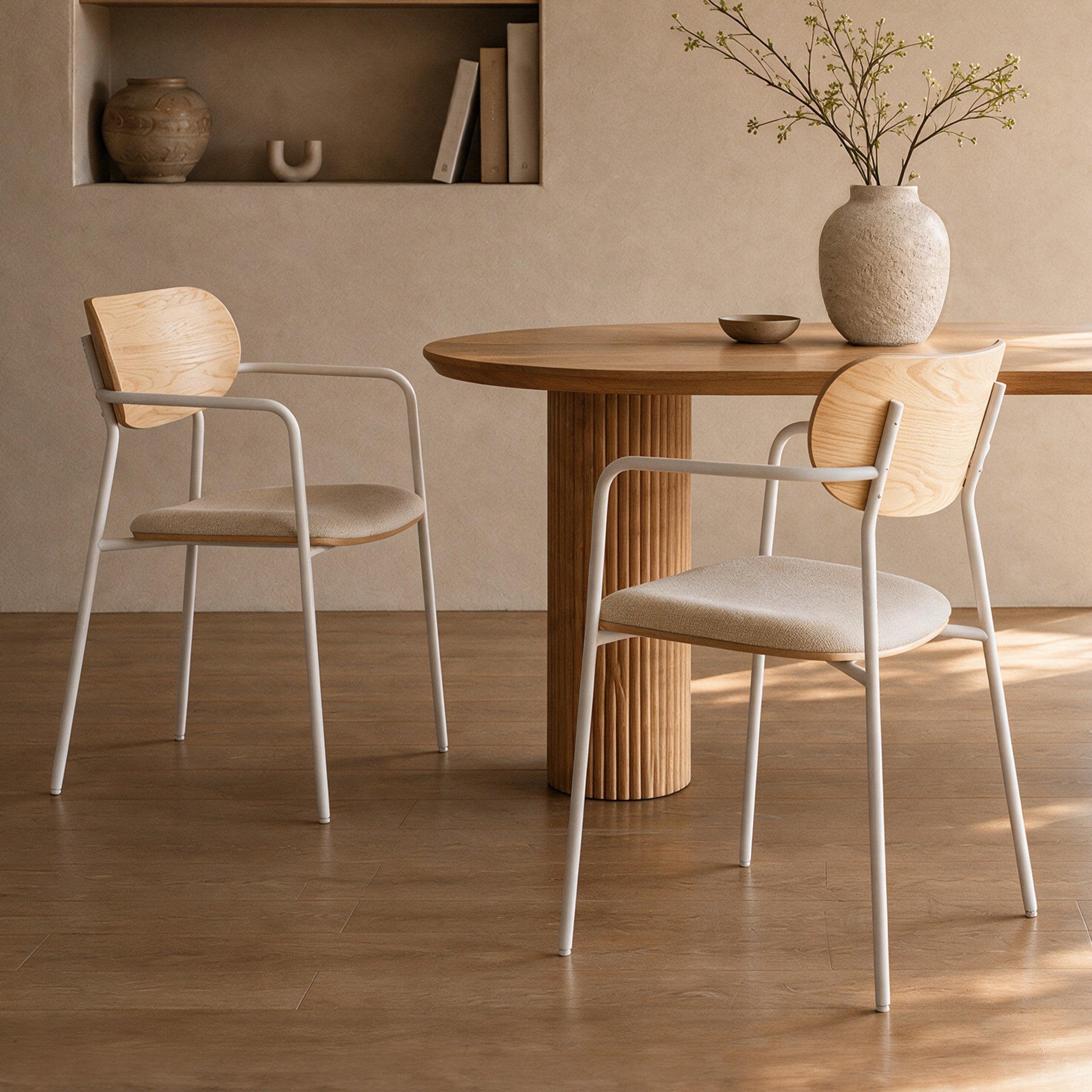 Voir la diapositive 2 : MAISON PAVANE Lot de 2 chaises en tissu beige et placage en bois clair-Marine