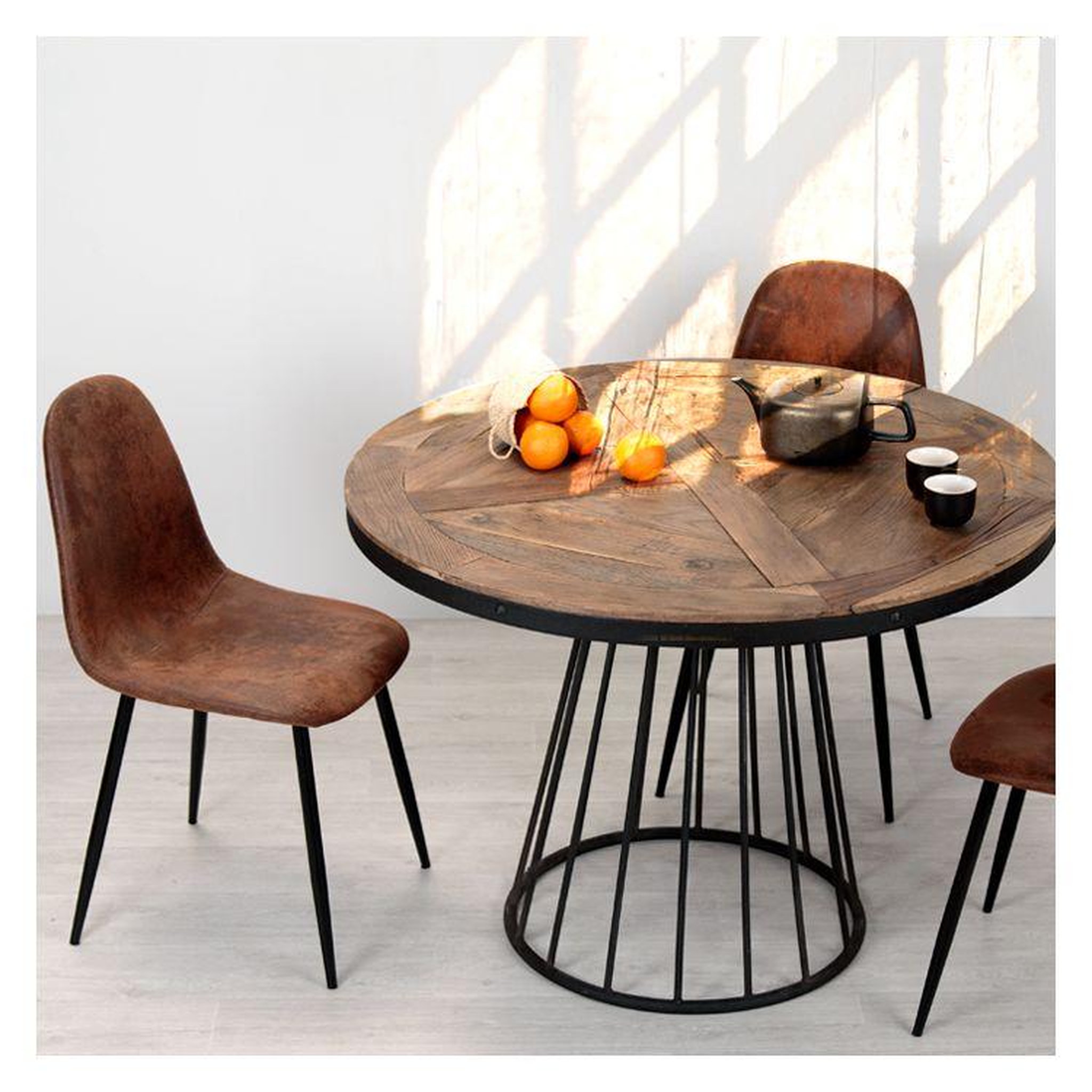 Voir la diapositive 5 : MAISON PAVANE Table ronde 5 personnes en bois de cèdre et pied en métal d110 cm-pralus