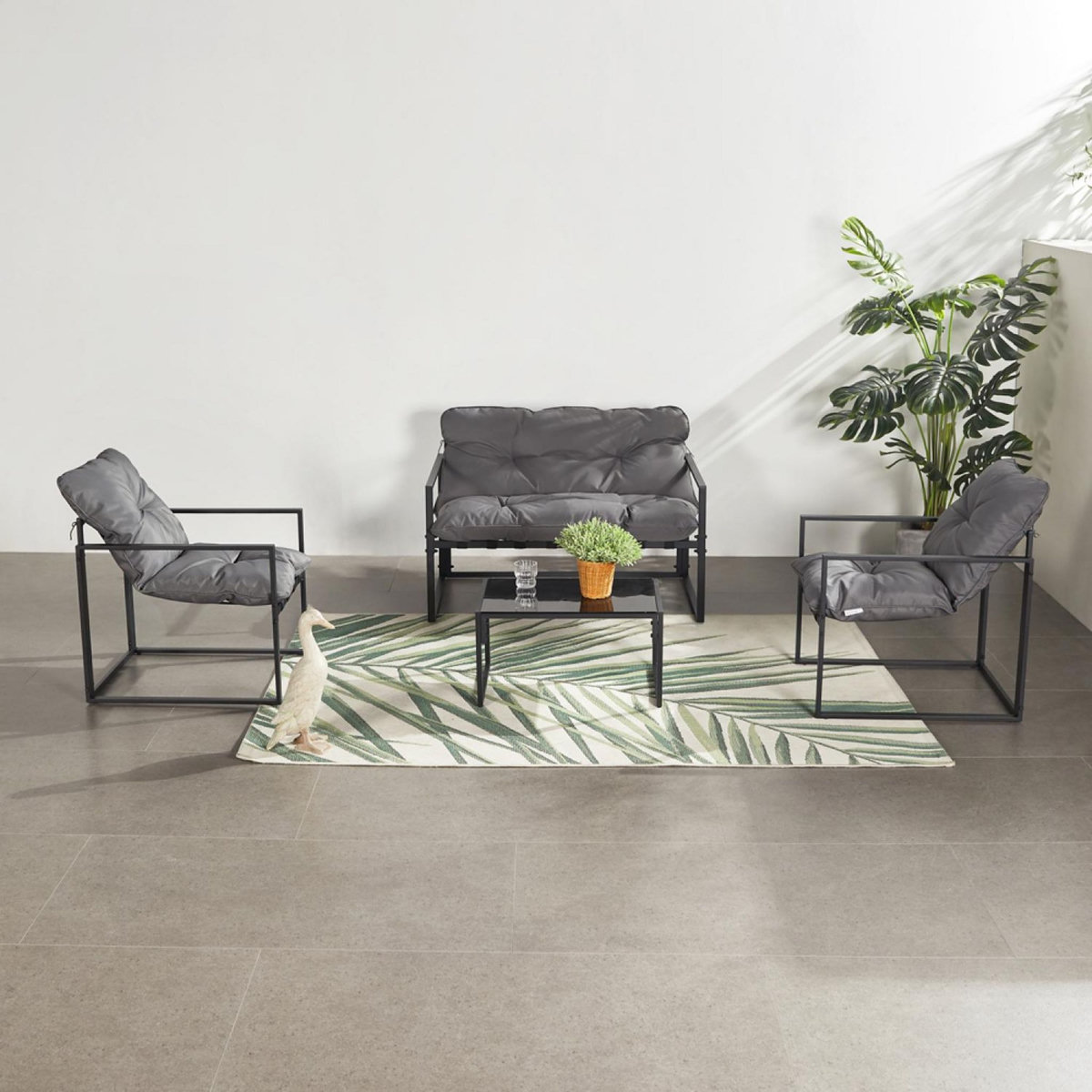 CONCEPT USINE Salon de jardin 4 places contemporain noir et coussins gris RABAT