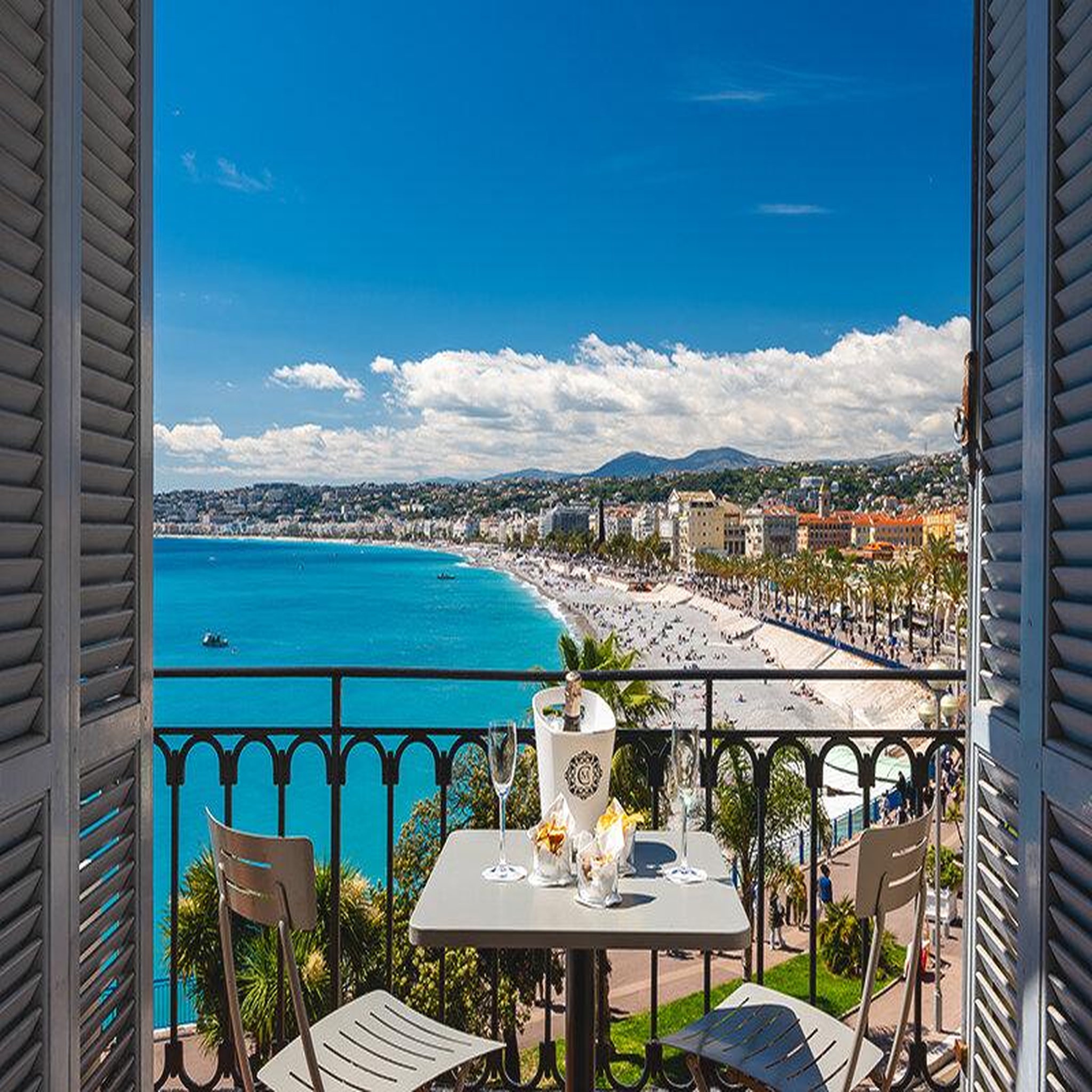 Voir la diapositive 2 : Smartbox Séjour romantique sur la côte d'azur : 2 jours en hôtel 4* à nice - coffret cadeau séjour