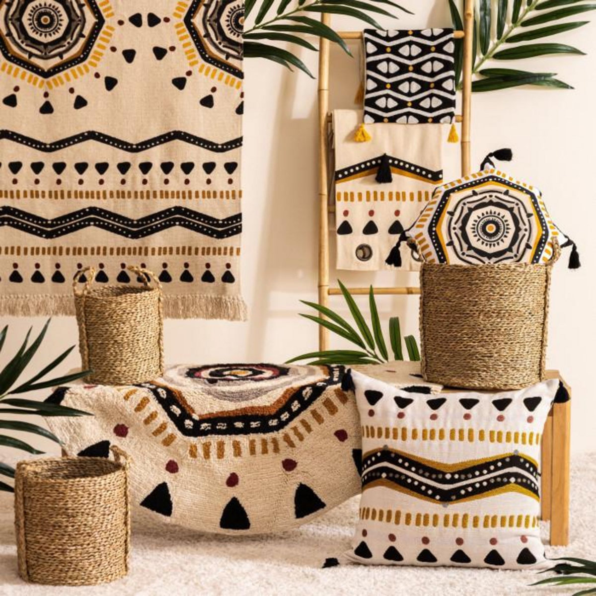 ATMOSPHERA Coussin Rond à Pompons  Tribal  40cm Multicolore