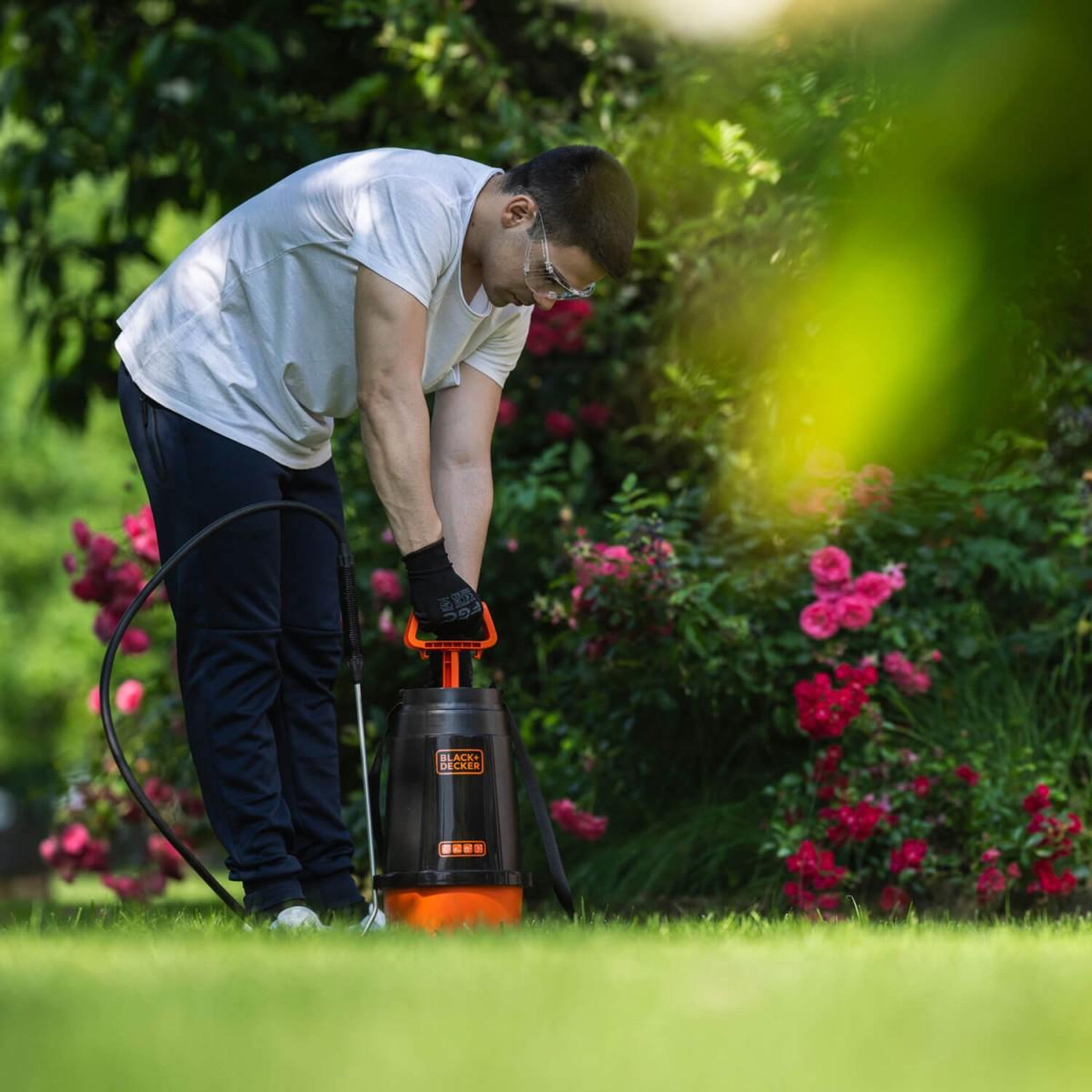 Voir la diapositive 4 : Black et Decker Pulvérisateur Jardin 6L + Lance Pulvérisateur à Pression Jardin Black & Decker