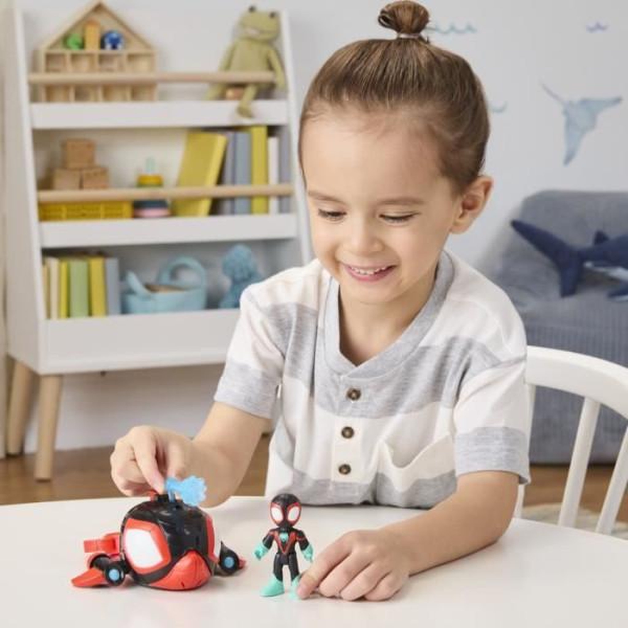Voir la diapositive 3 : HASBRO Figurine et véhicule Miles Morales Water-Webs Dauphin filant, Marvel Spidey et ses Amis Extraordinaires, Des 4 ans