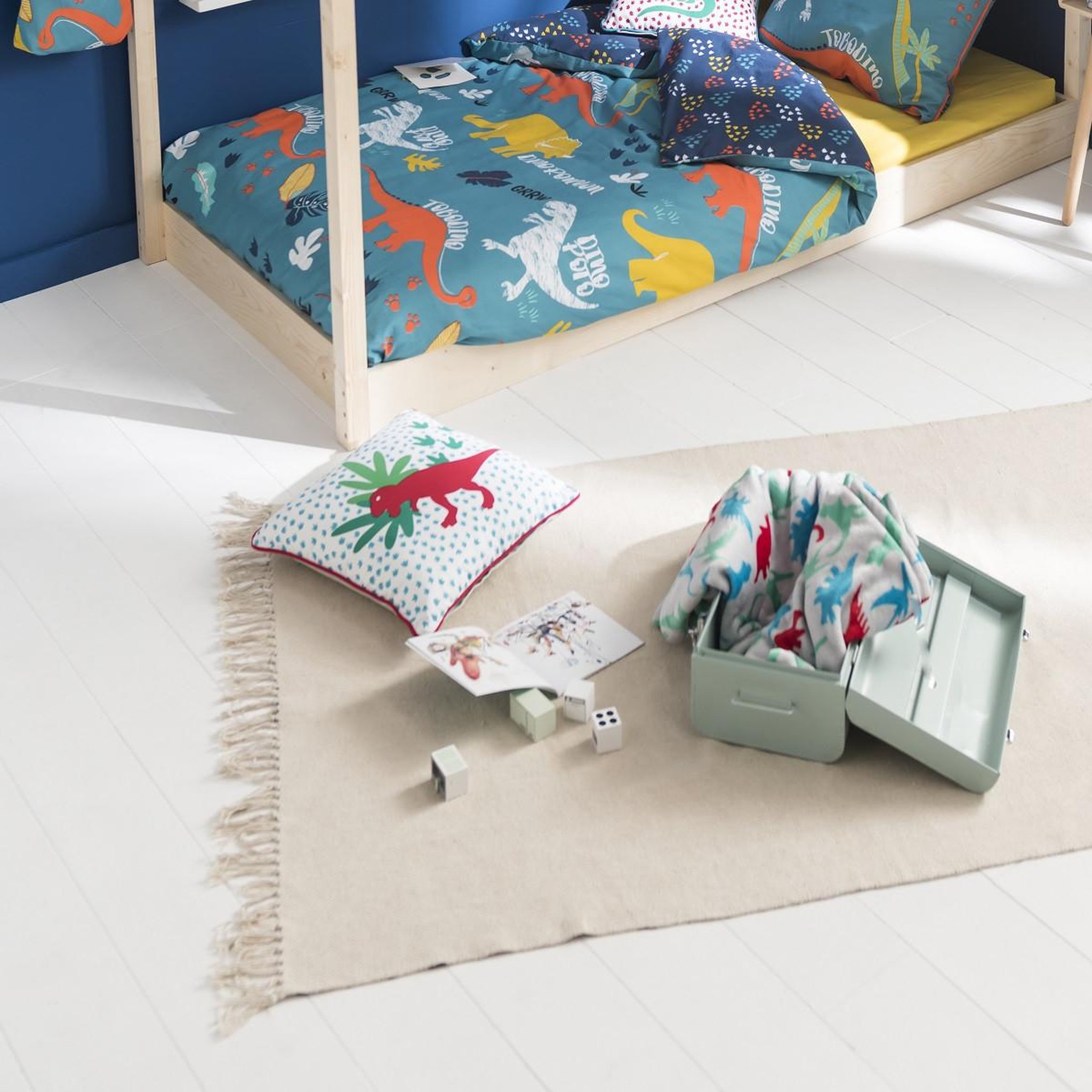 Voir la diapositive 2 : FUTURE HOME Plaid enfant polyester gris 130x150cm dino