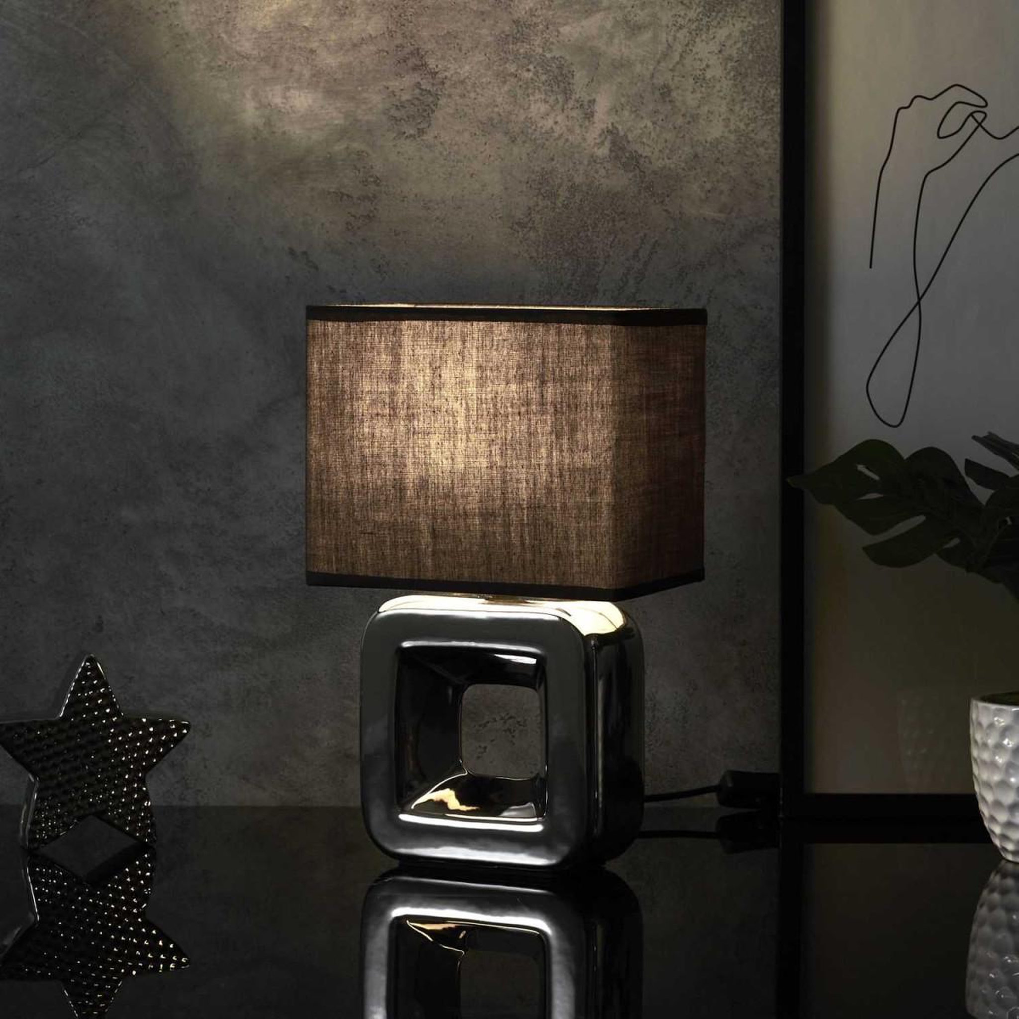 Voir la diapositive 6 : The Home Deco Factory Lampe à poser en porcelaine  chromée  32cm argent