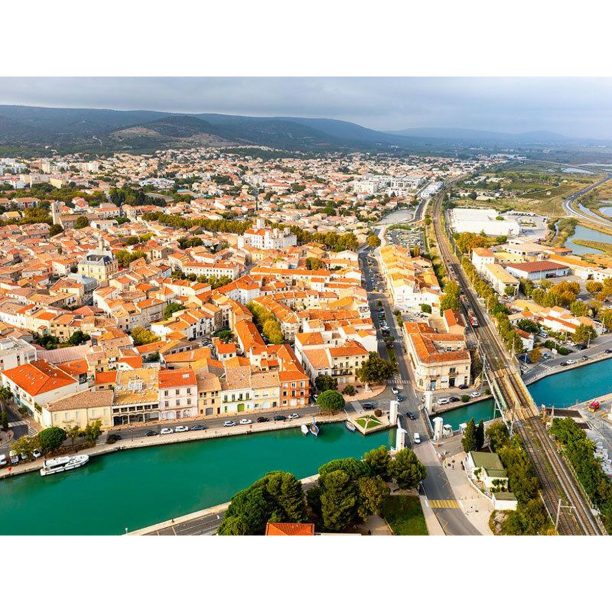 Smartbox Vol en hélicoptère de 20 min au-dessus de l'Étang de Thau - Coffret Cadeau Sport & Aventure