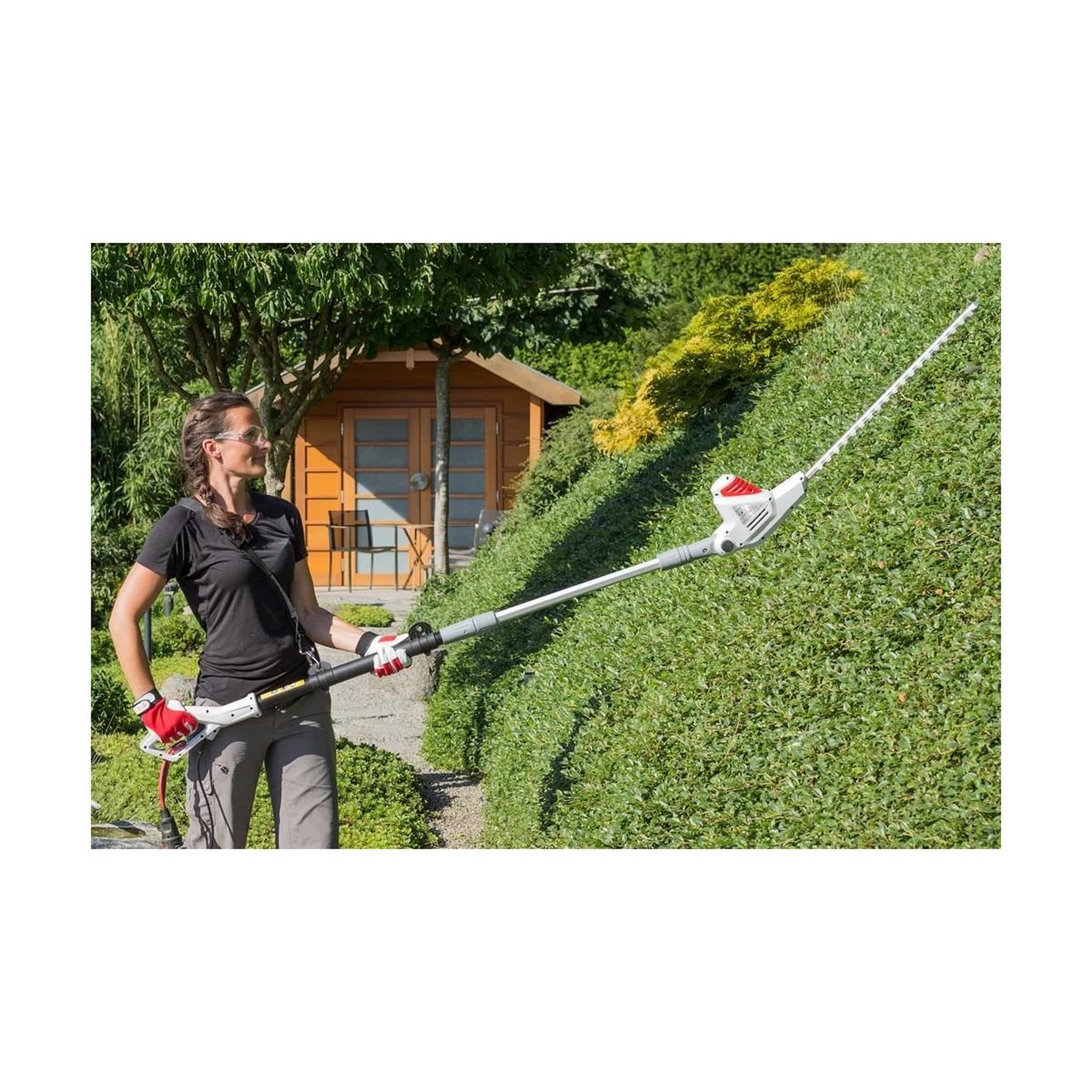 Voir la diapositive 2 : Ikra Taille haie télescopique filaire 600w - lame de coupe 59 cm coupe 51 cm taille haie sur perche réglable 1.95 - 2.40 m ikra