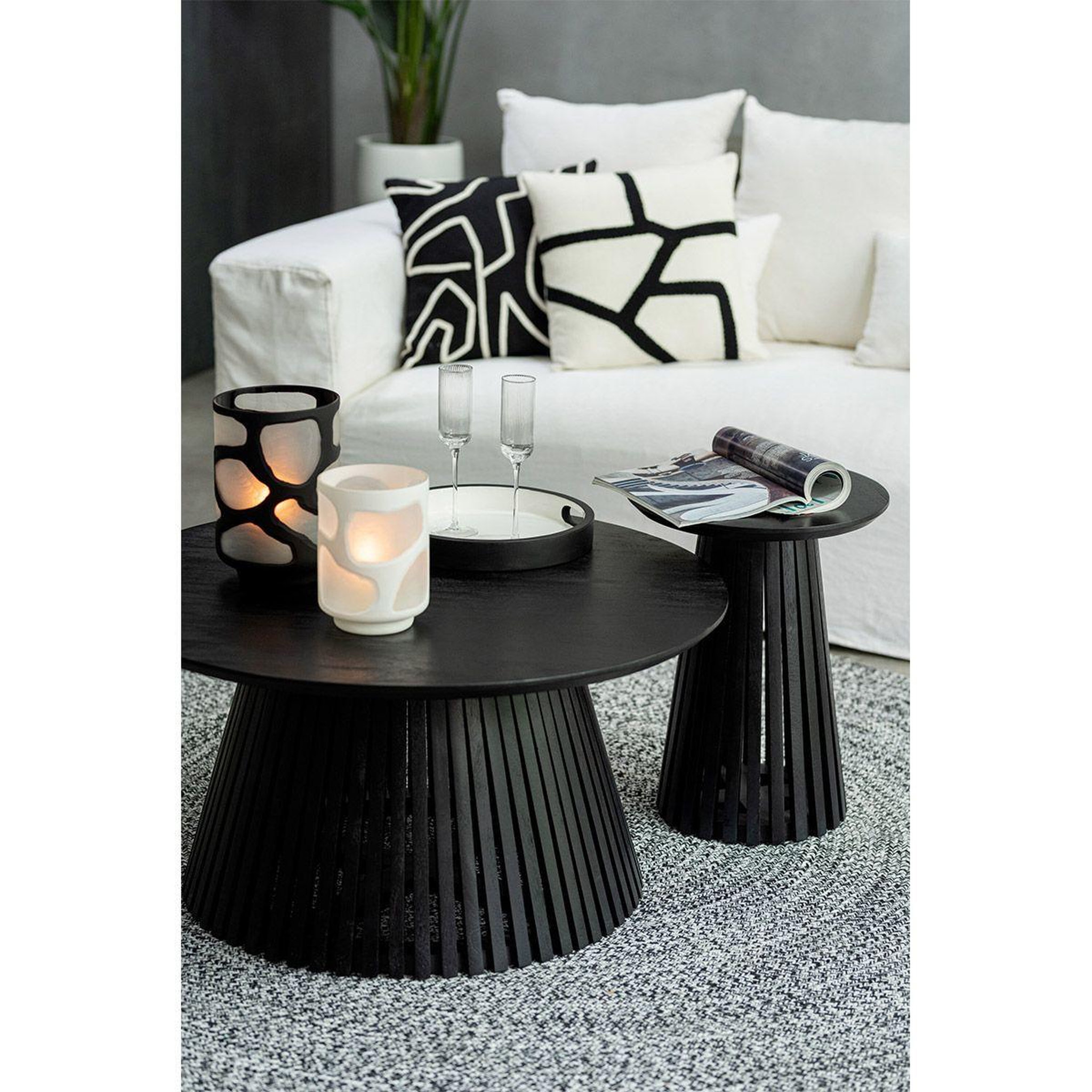 Voir la diapositive 5 : J-LINE Table basse design en bois  vincent  90cm noir