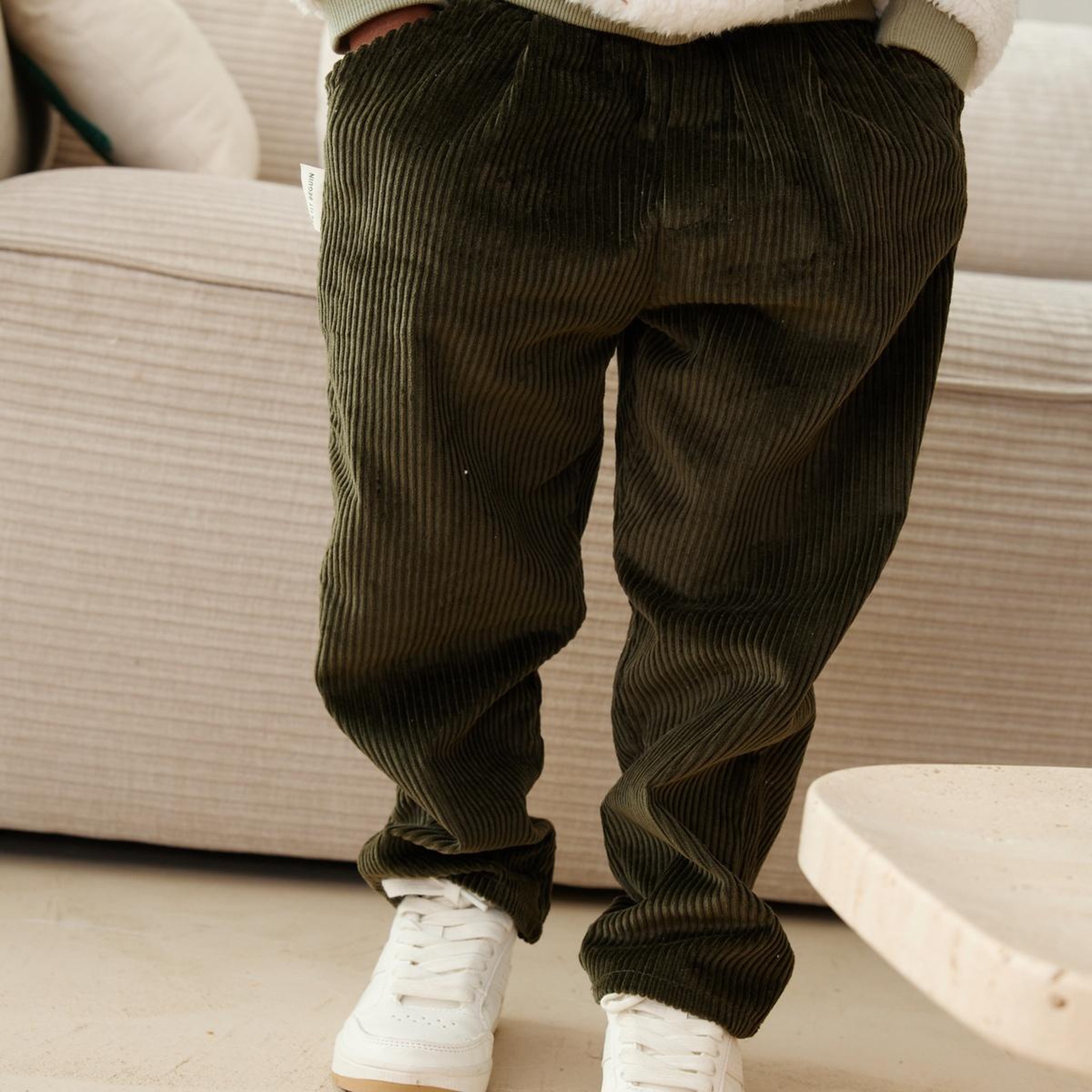 Voir la diapositive 5 : PETIT BEGUIN Pantalon bébé en velours côtelé pistache