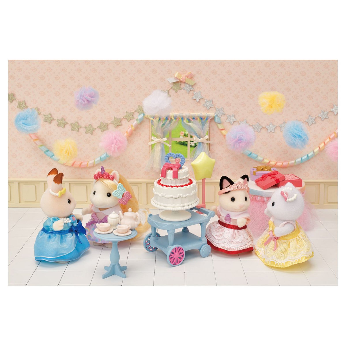 Sylvanian families Sylvanian La fille chat bicolore et son gouter d'anniversaire 