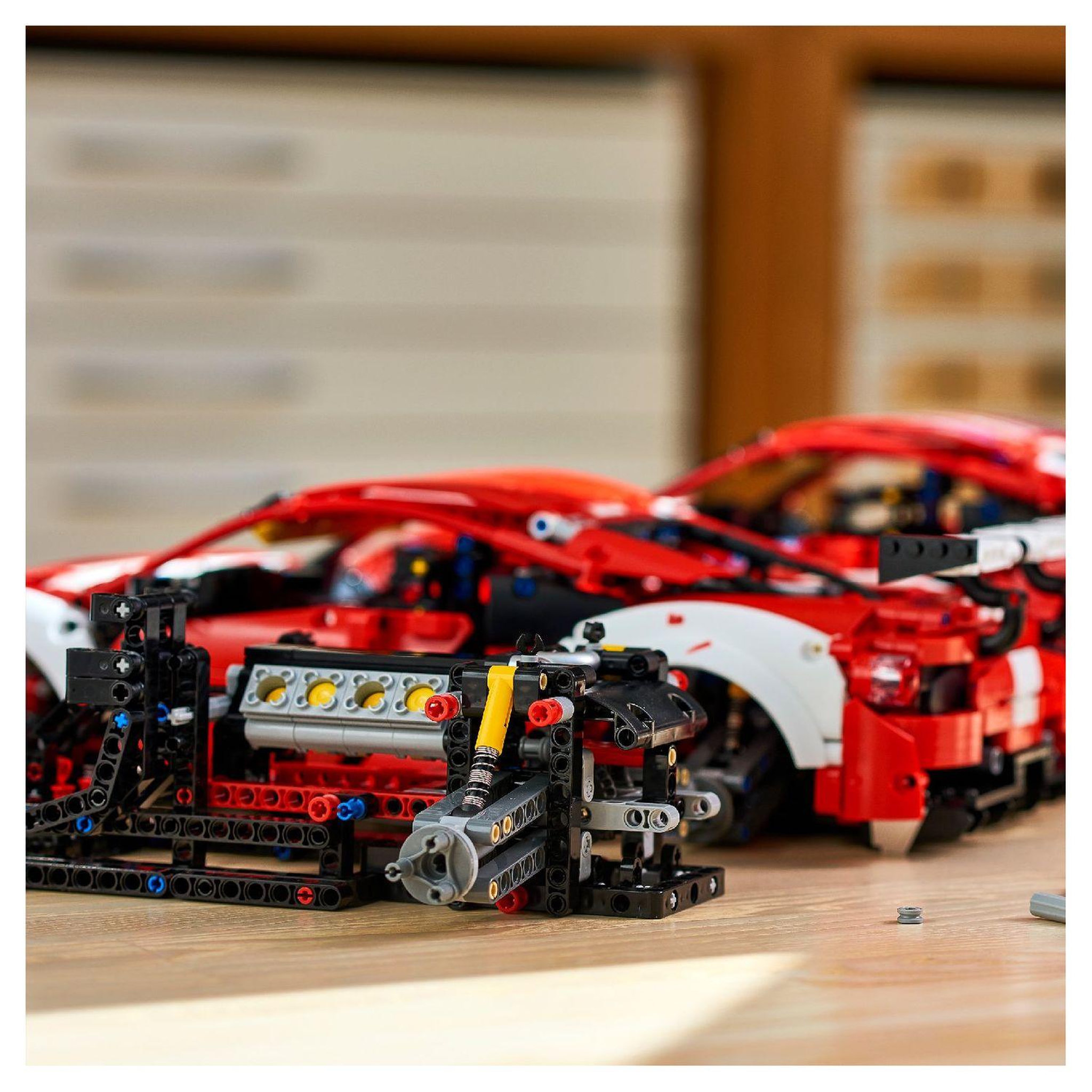 Voir la diapositive 6 : LEGO Technic 42125 Ferrari 488 GTE « AF Corse #51 » Maquette de Voiture à Construire