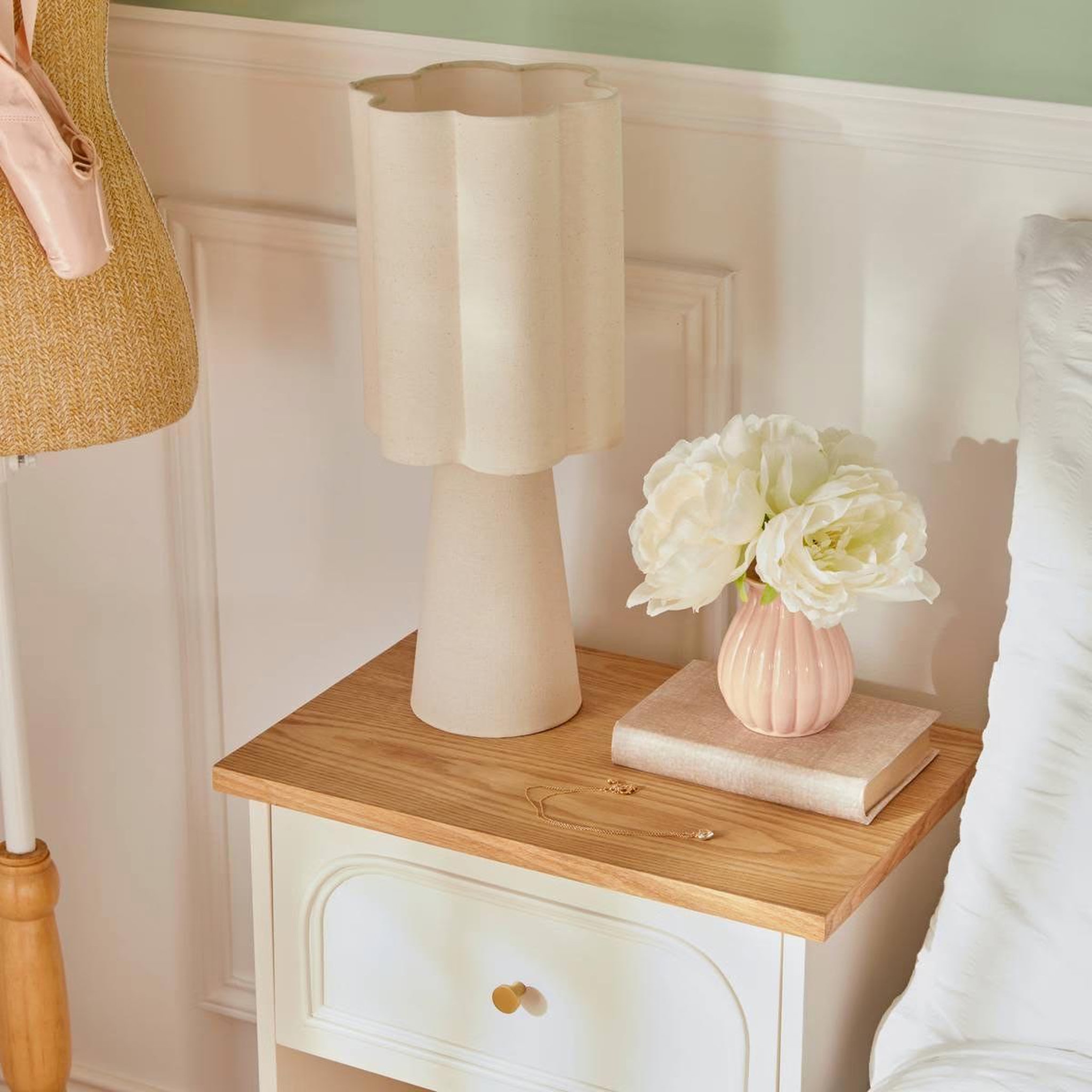 Voir la diapositive 3 : ATMOSPHERA Lampe à poser fleur  blanca  44cm beige