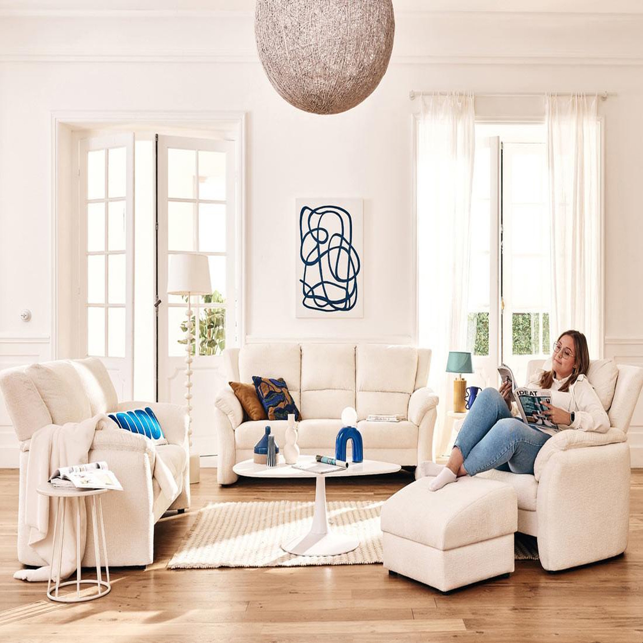 Voir la diapositive 3 : LISA DESIGN Bastille - fauteuil en tissu velours relief