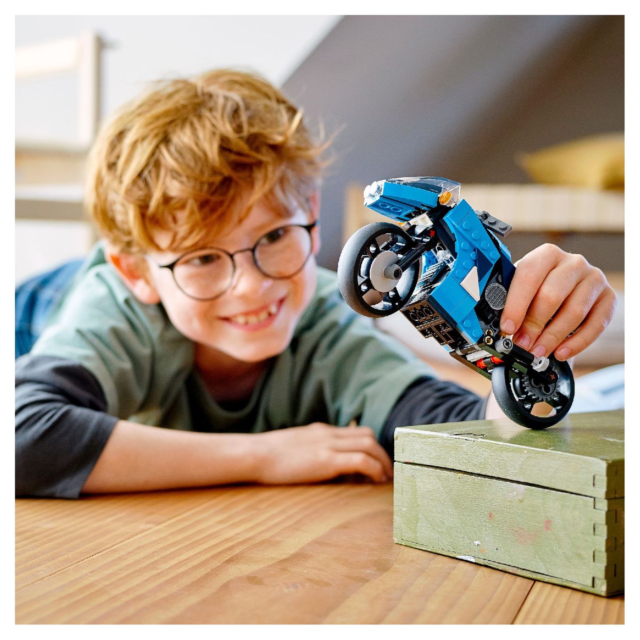 Voir la diapositive 7 : LEGO Creator 31114 - La super moto