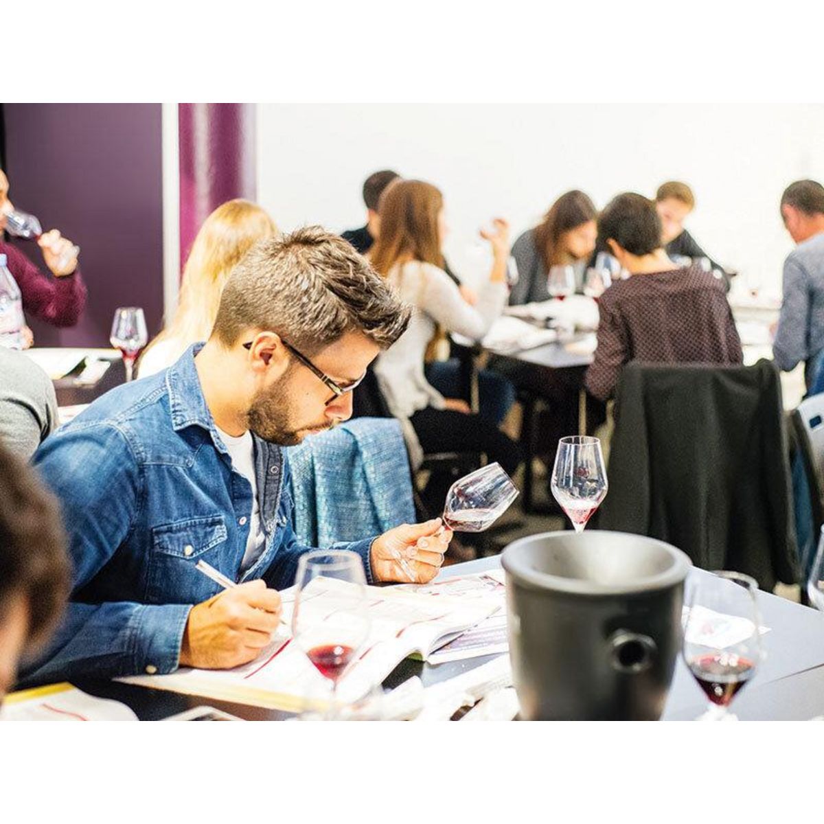 Smartbox Cours d'œnologie Prestige de 2h : grands crus de Bordeaux ou Bourgogne avec ProDégustation - Coffret Cadeau Gastronomie