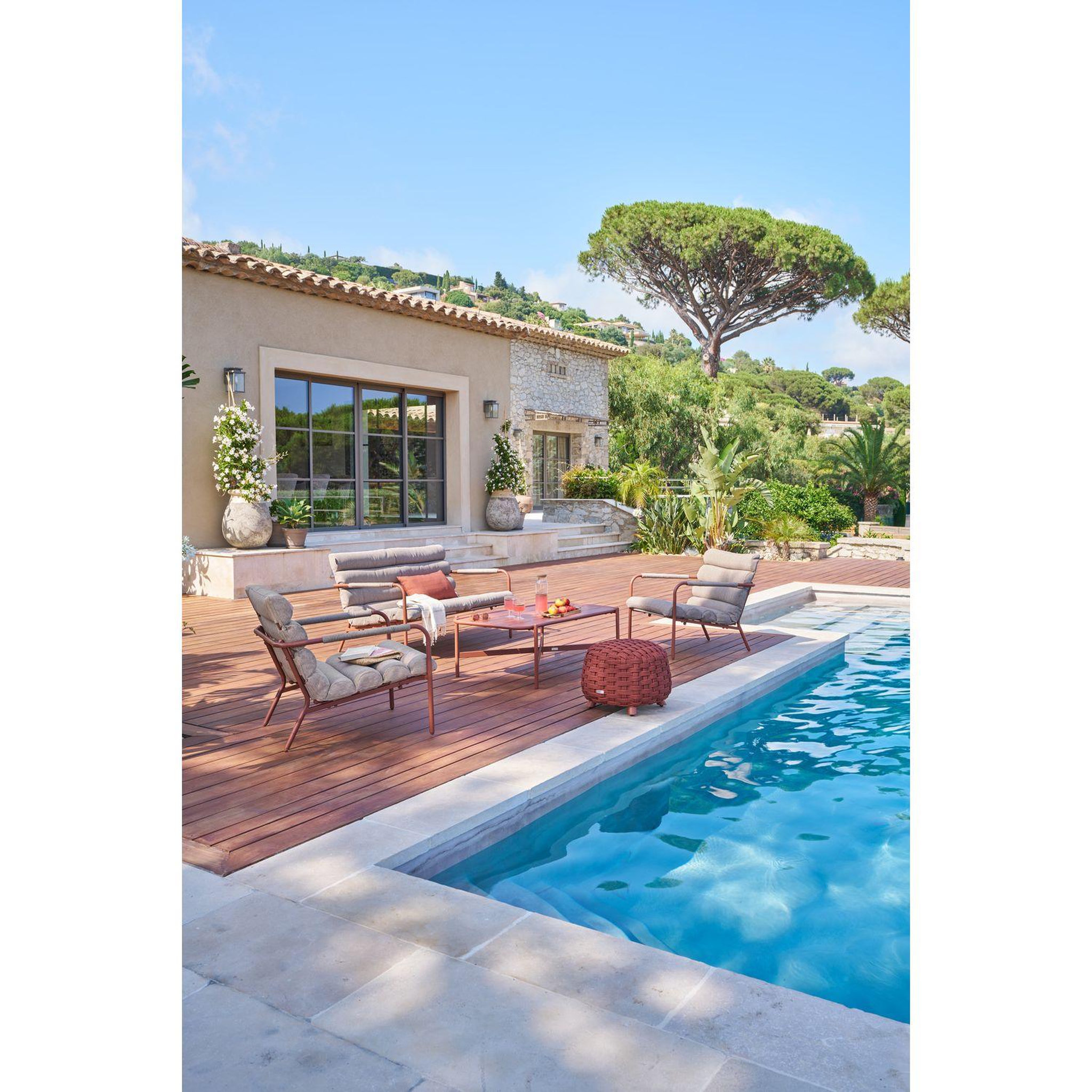 Voir la diapositive 2 : HESPERIDE Pouf de jardin tressé rond OBBAE