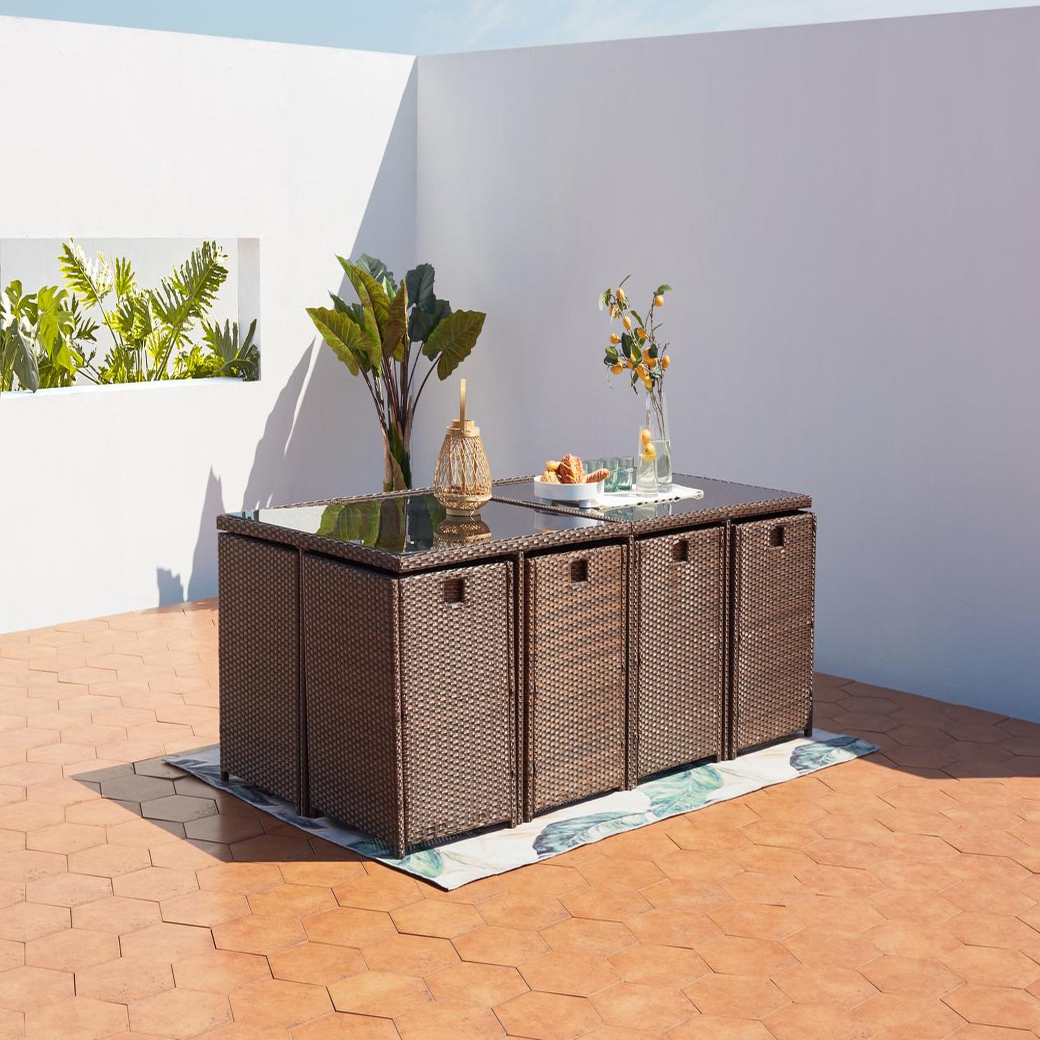 Voir la diapositive 3 : CONCEPT USINE Table et chaises 12 places encastrables résine marron-blanc miami