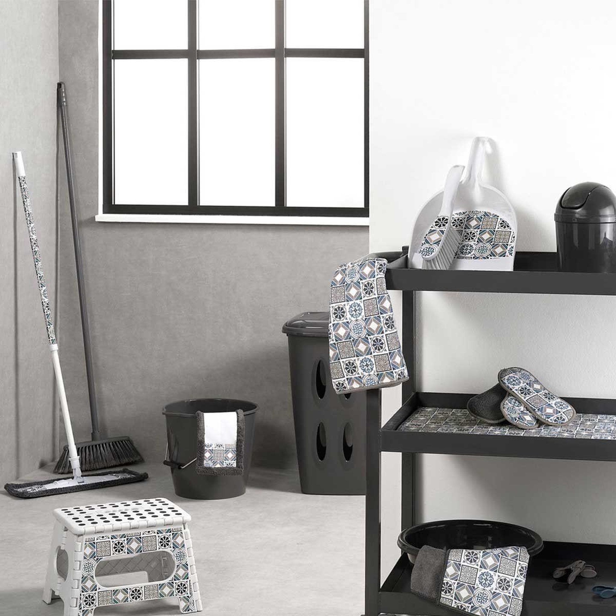Voir la diapositive 2 : HOMEA Torchon  carreaux de ciment  40x40cm bleu & gris