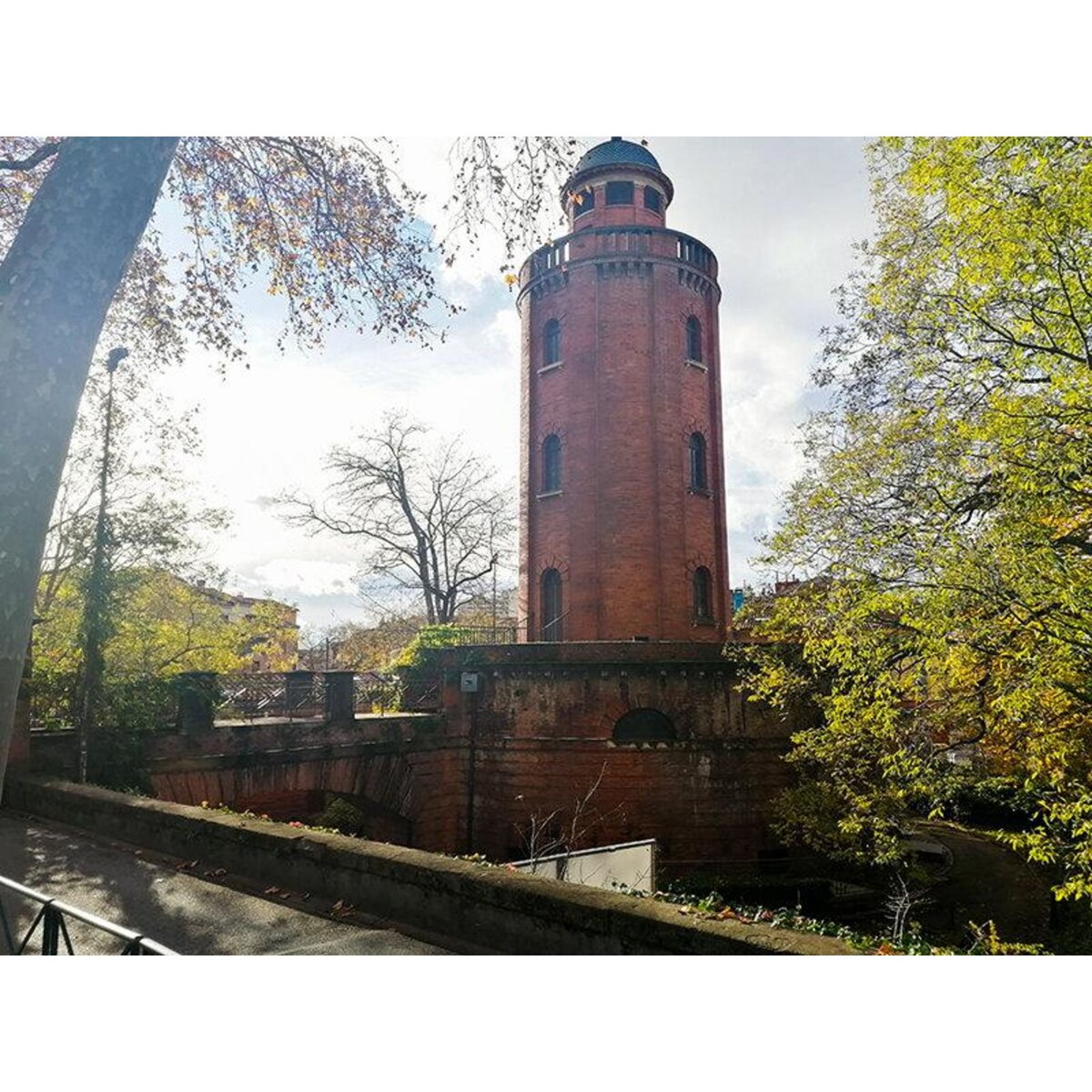 Smartbox Visite interactive en ligne de Toulouse avec conférences thématiques - Coffret Cadeau Sport & Aventure