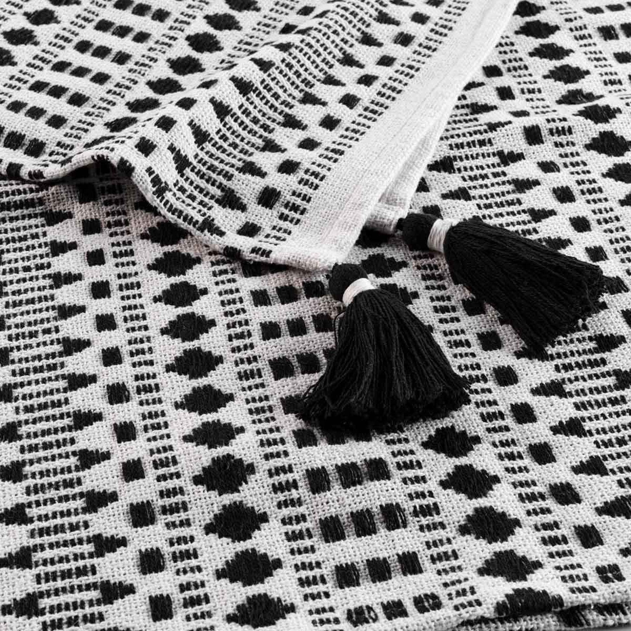 Voir la diapositive 2 : Douceur d'Intérieur Plaid déco à franges  tissia  120x150cm noir
