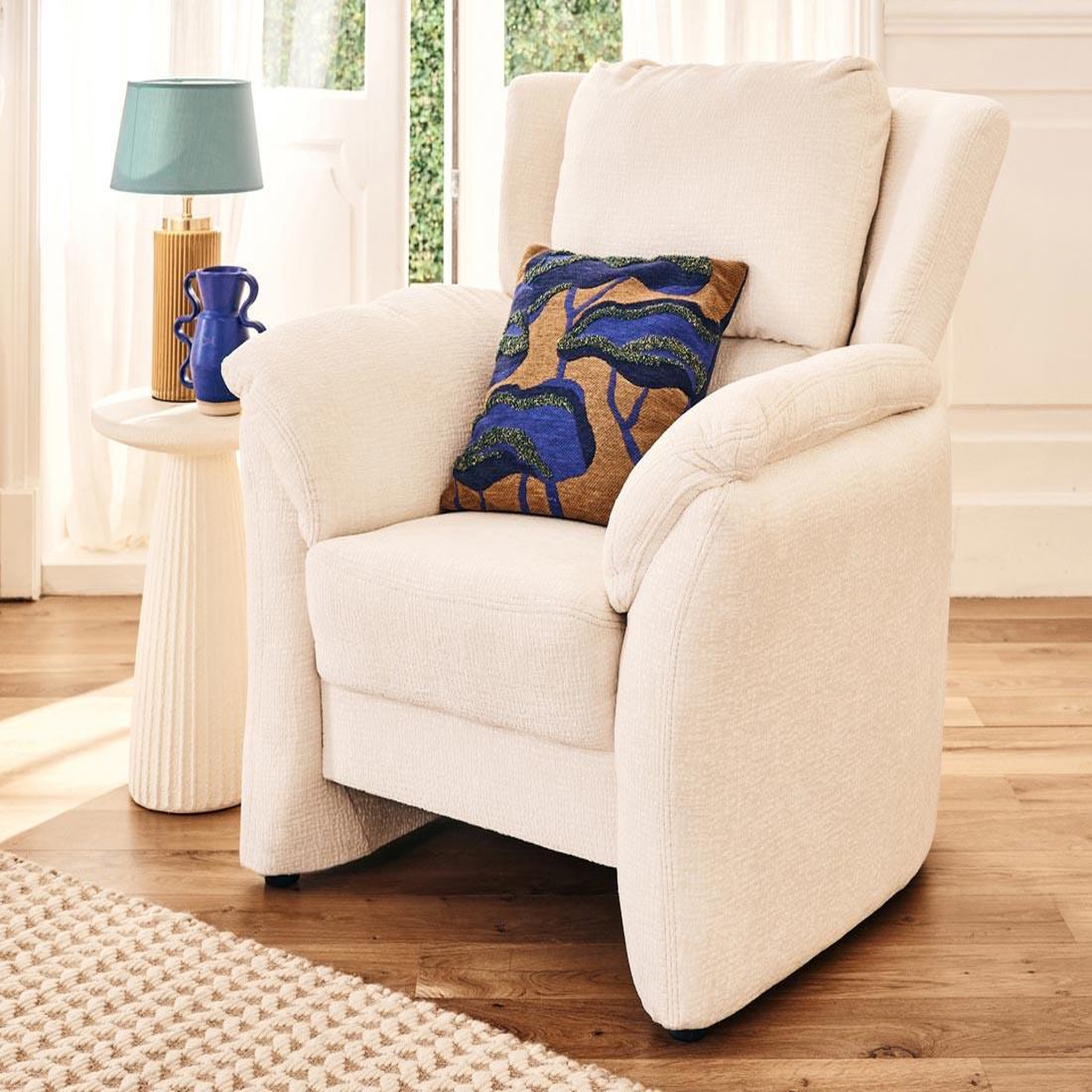 Voir la diapositive 1 : LISA DESIGN Bastille - fauteuil en tissu velours relief