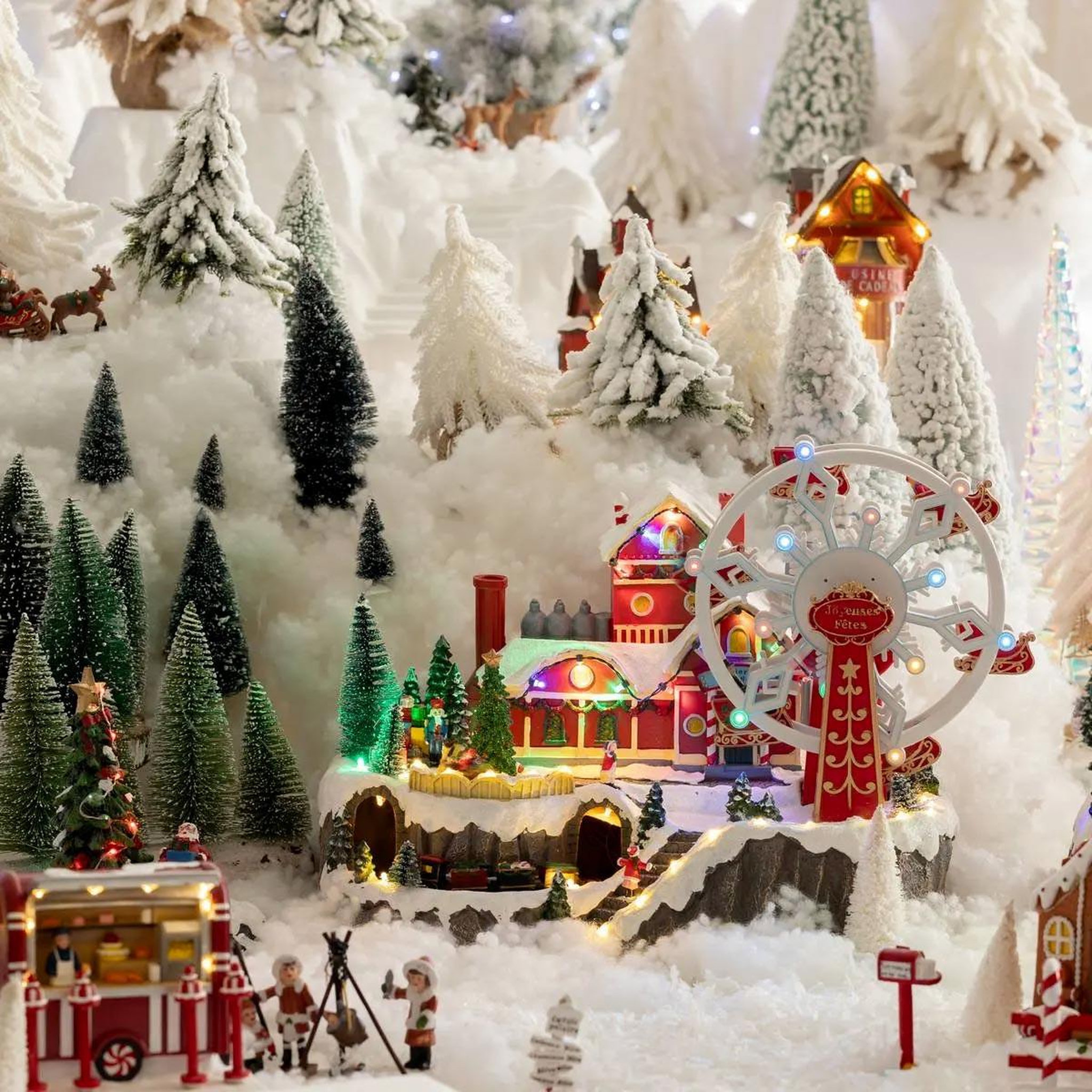 Voir la diapositive 2 : FEERIC LIGHT & CHRISTMAS Village de Noel Grande roue et Train lumineux
