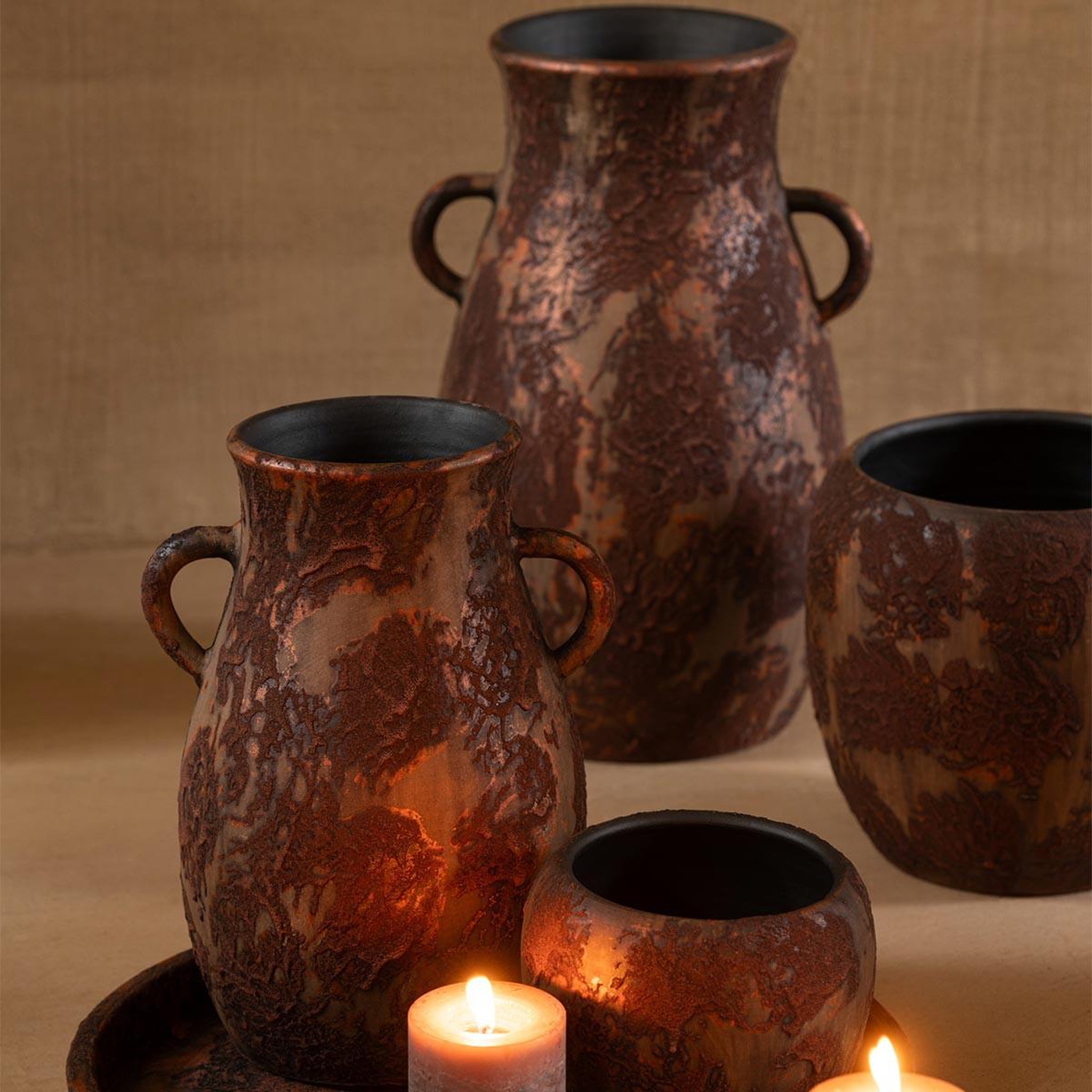 Voir la diapositive 5 : J-LINE Vase en terre cuite  amphore  70cm marron
