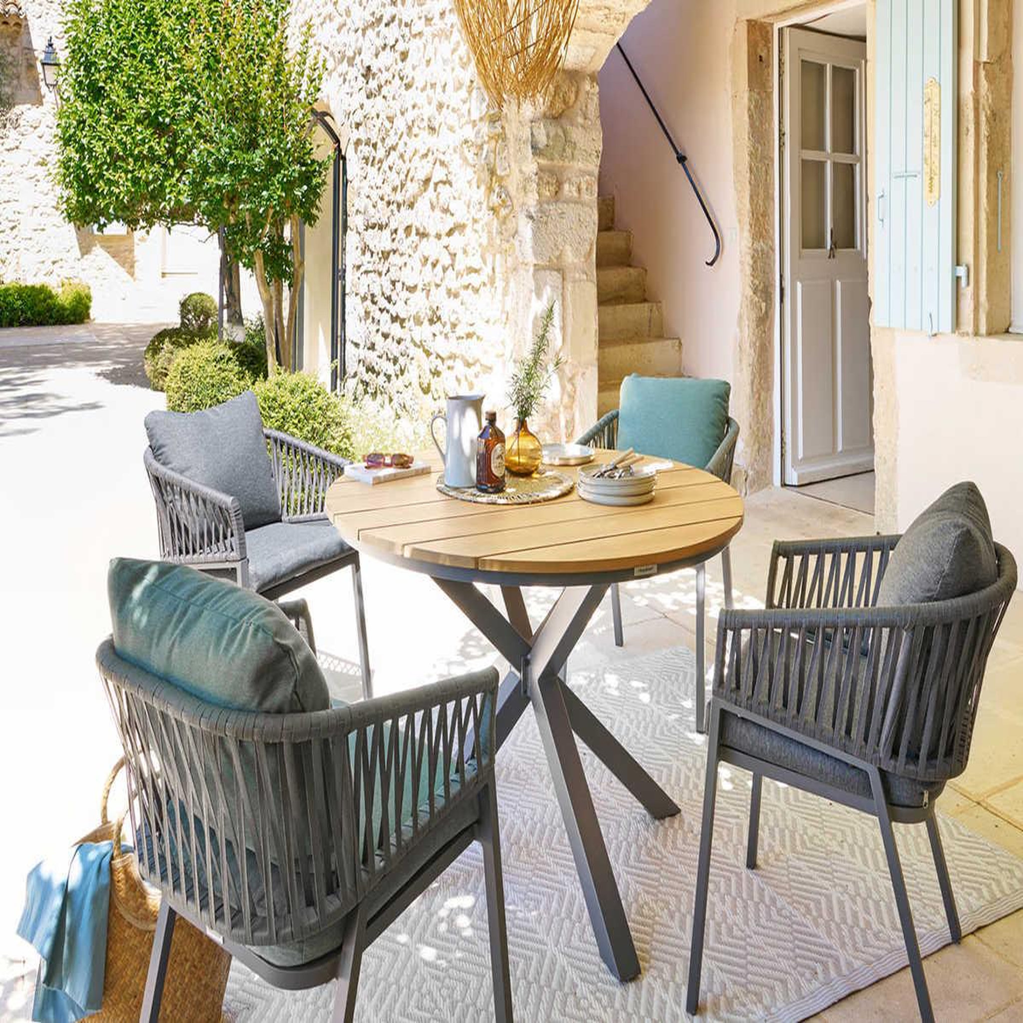 Voir la diapositive 2 : HESPERIDE Table de jardin ronde alu/acacia oriengo 4 places graphite - hespéride