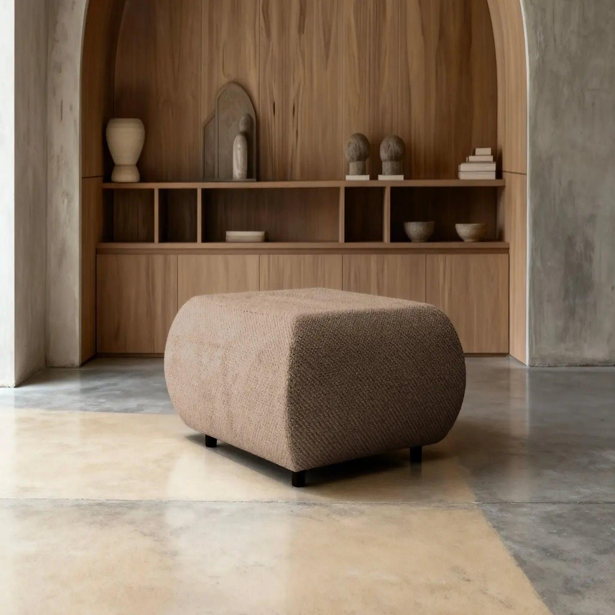 Voir la diapositive 4 : CASANOVA PARIS Levi - pouf tissu lisse